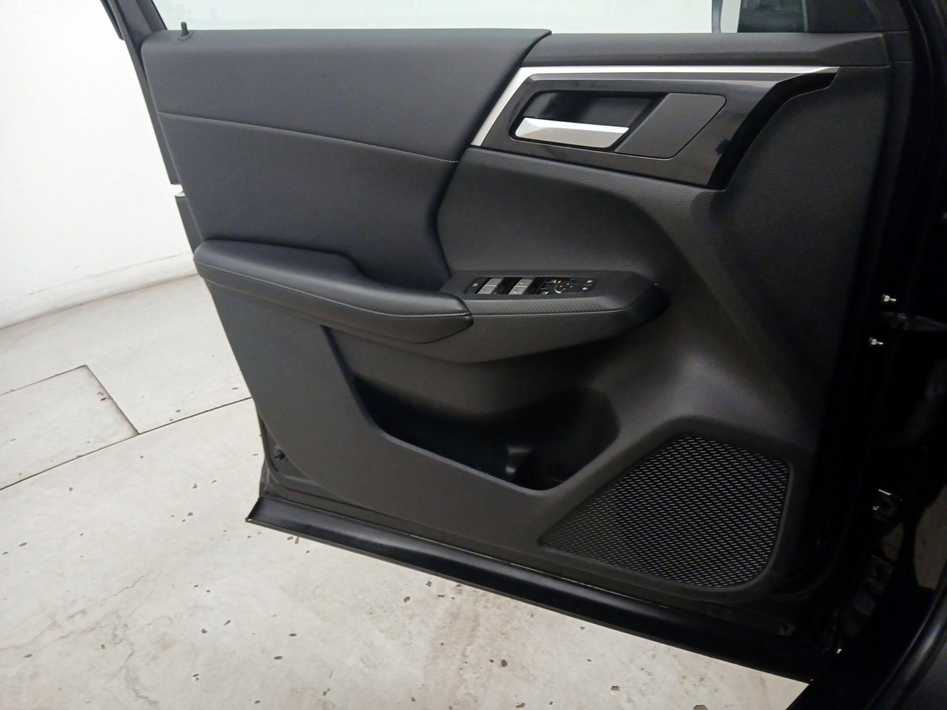 Thumbnail: 2022 Mitsubishi Outlander - 12