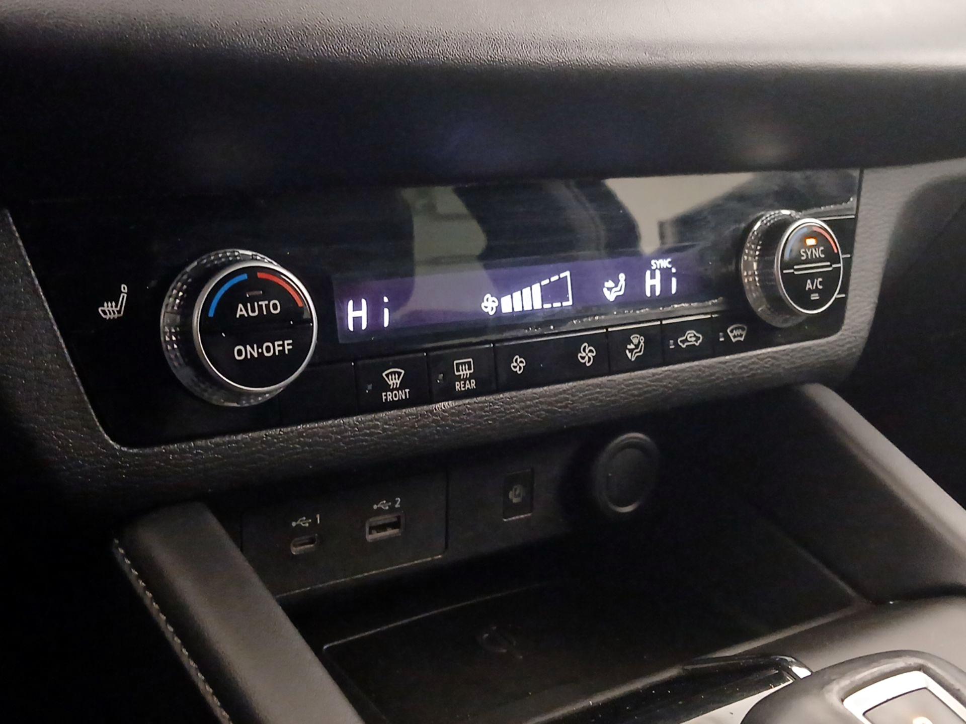 Thumbnail: 2022 Mitsubishi Outlander - 17