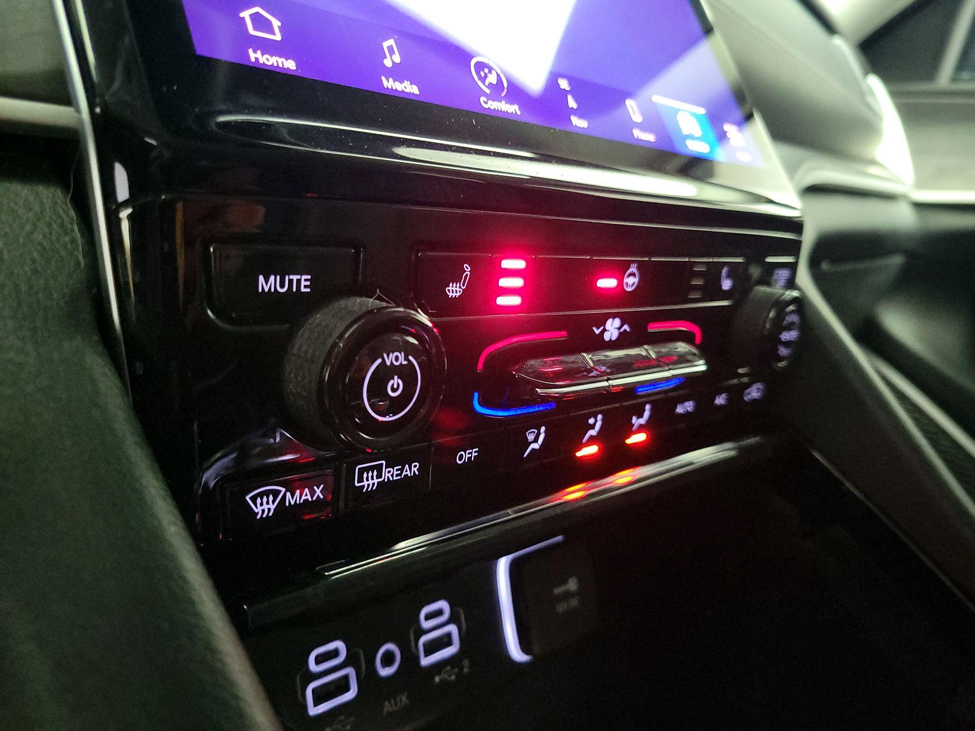 Thumbnail: 2022 Jeep Grand Cherokee - 17