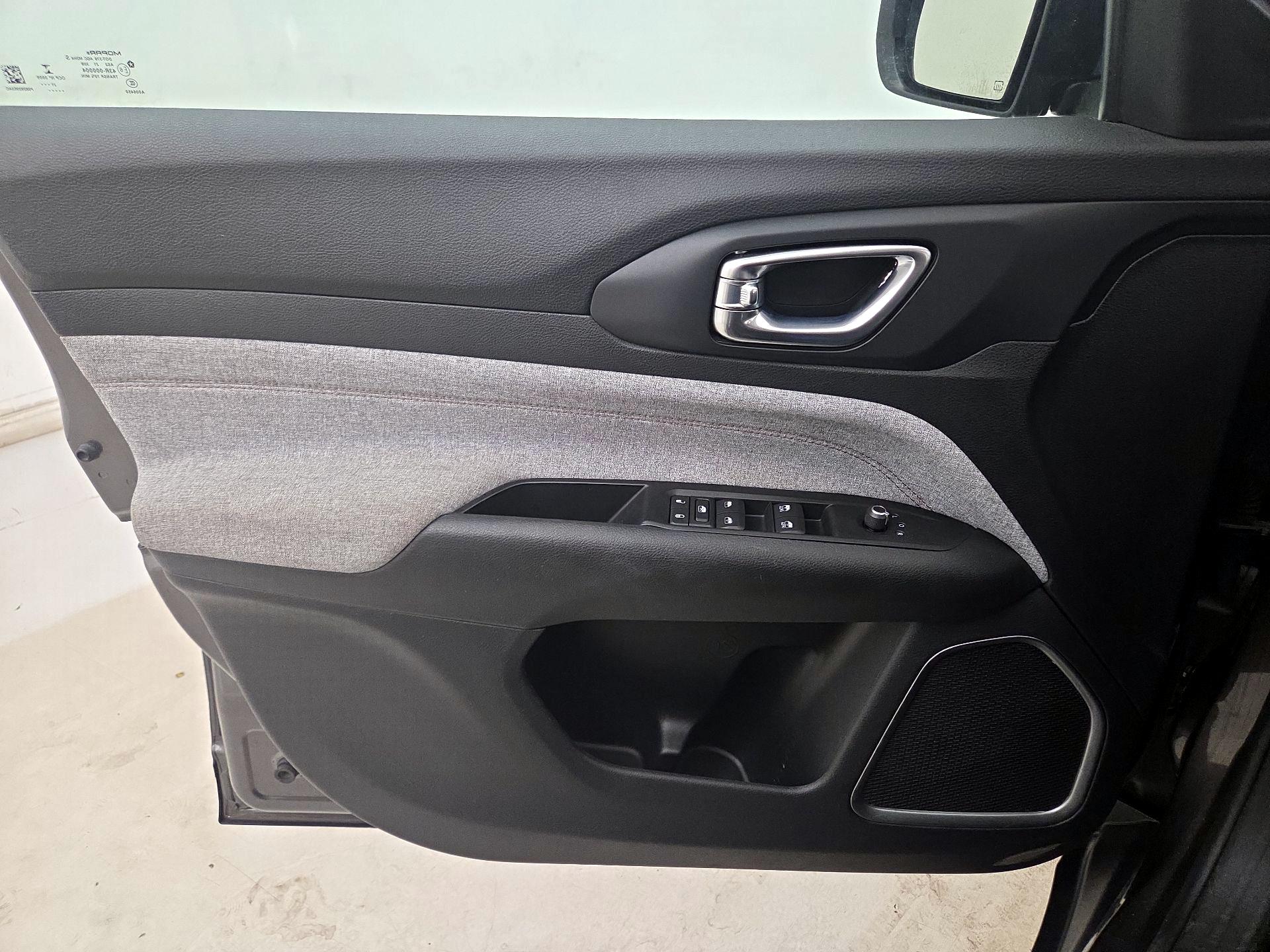 Thumbnail: 2022 Jeep Compass - 12