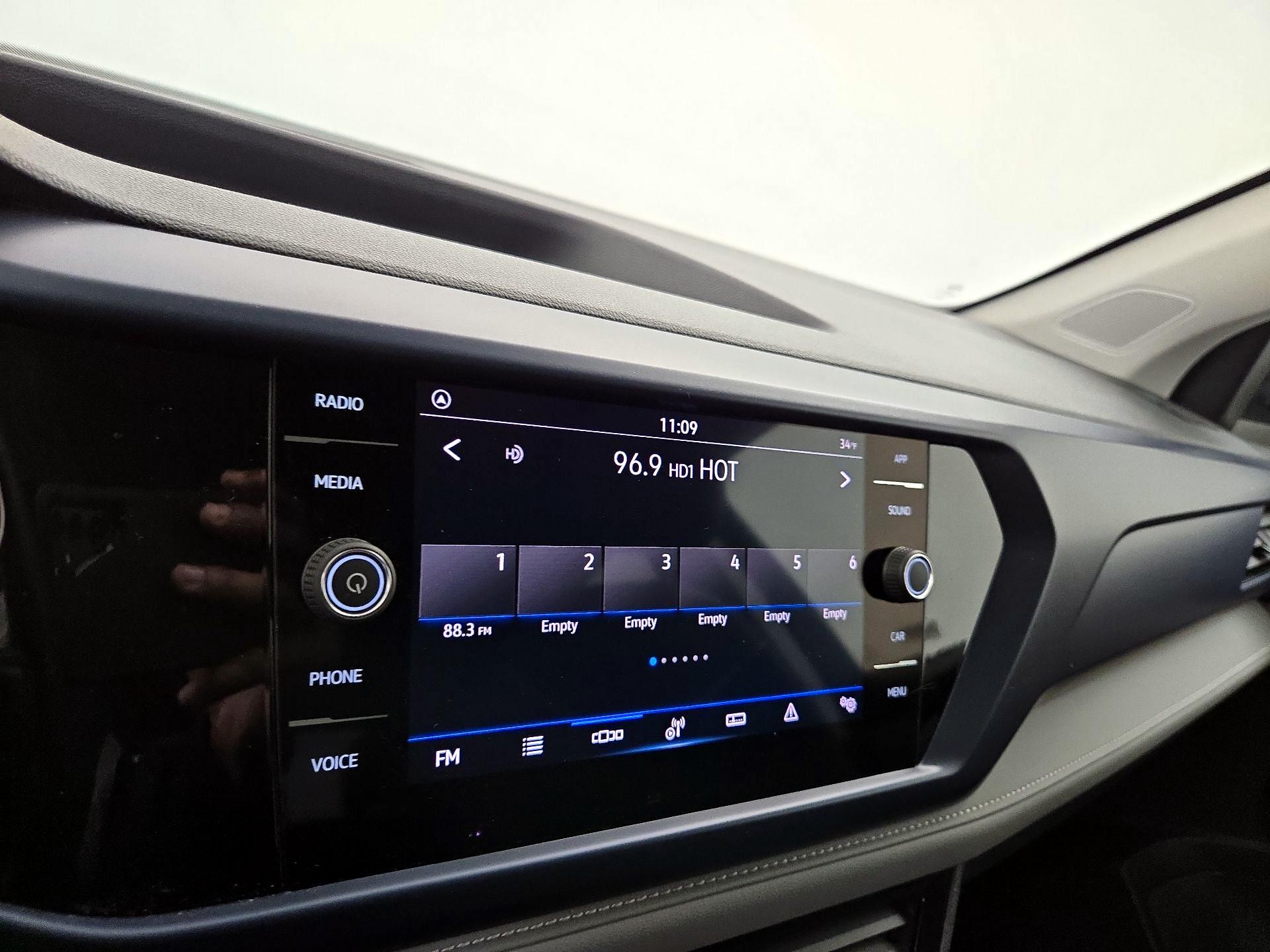 Thumbnail: 2024 Volkswagen Taos - 15