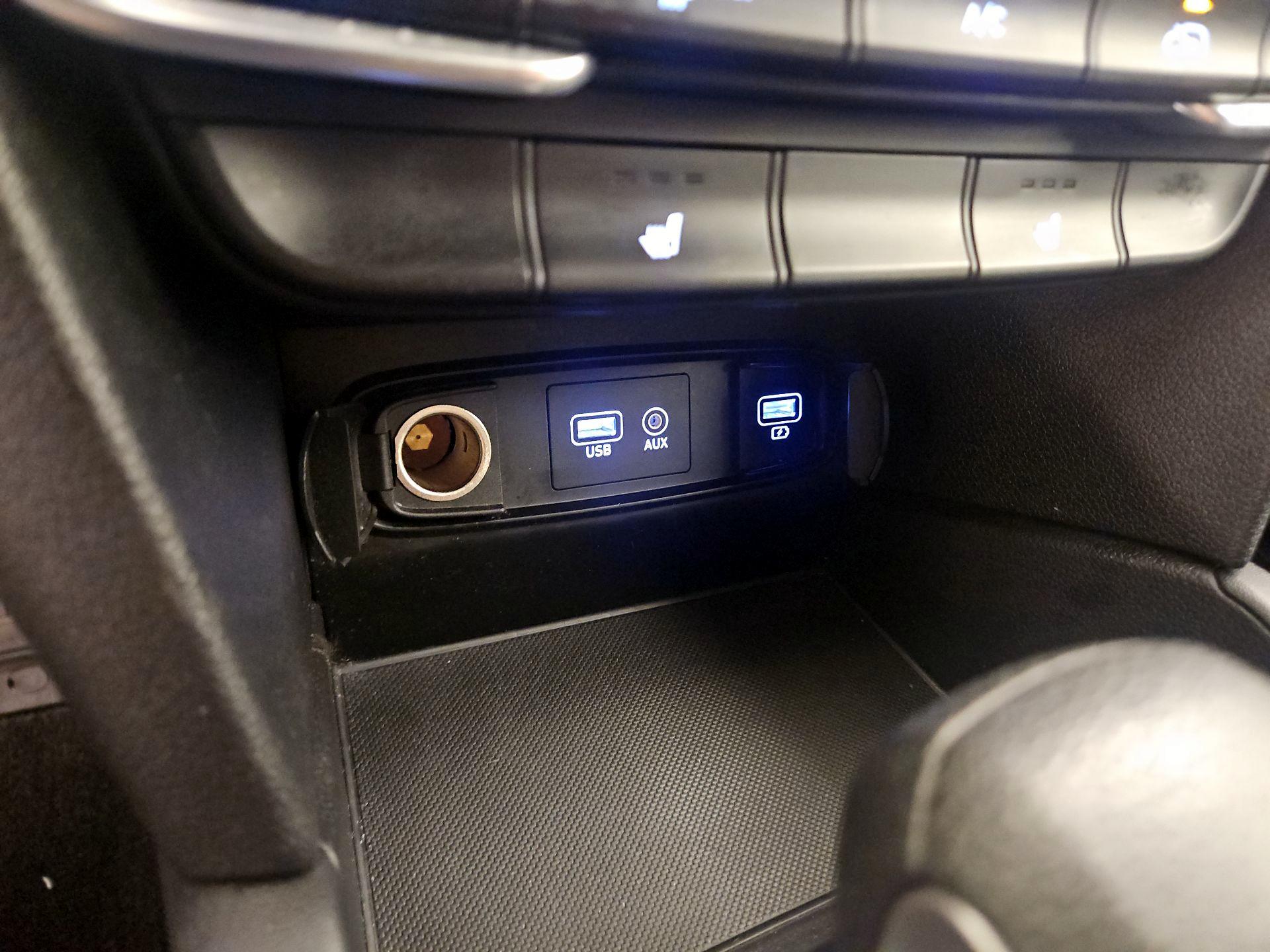 Thumbnail: 2020 Hyundai Santa Fe - 18