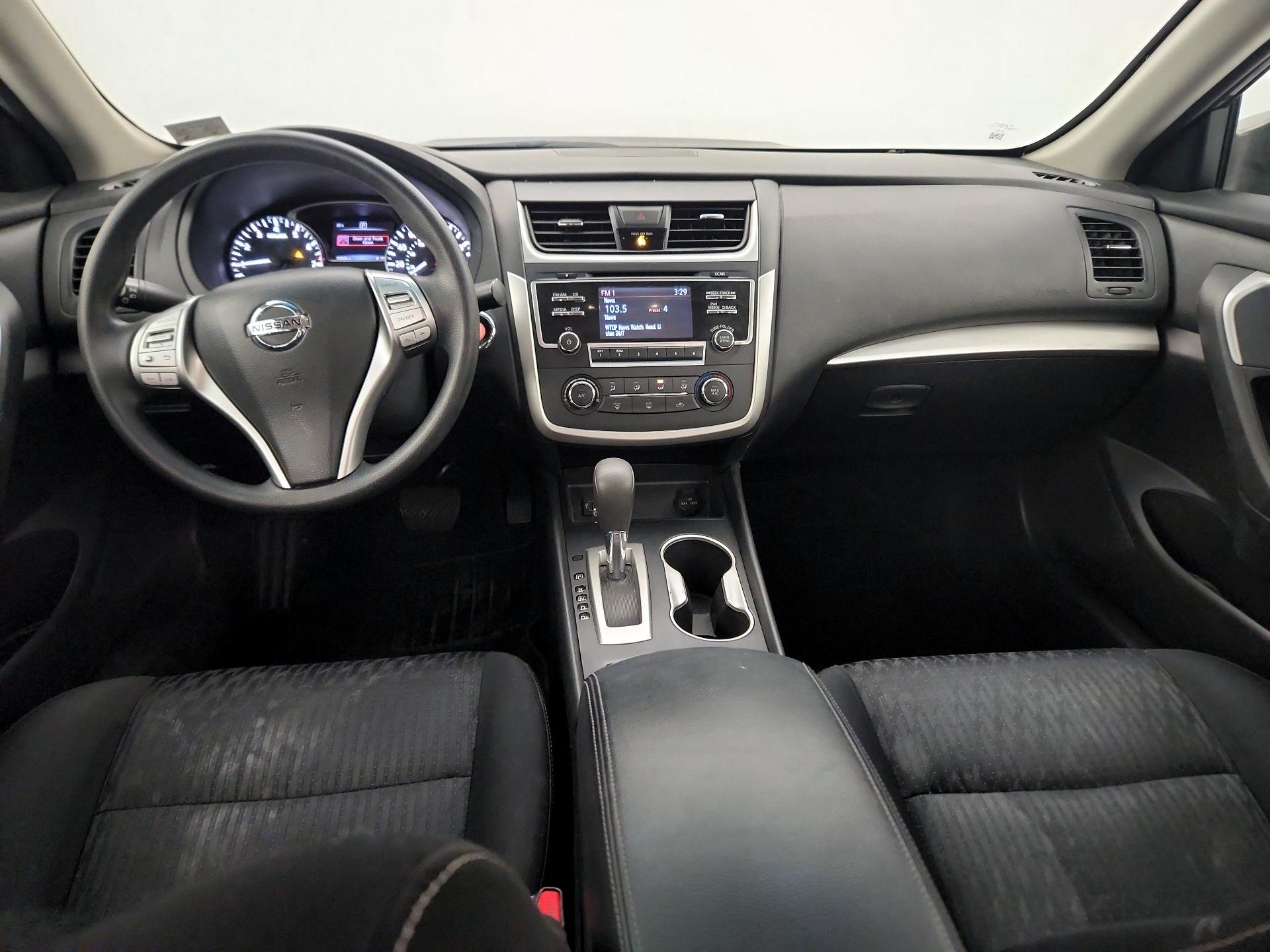 Thumbnail: 2017 Nissan Altima - 9