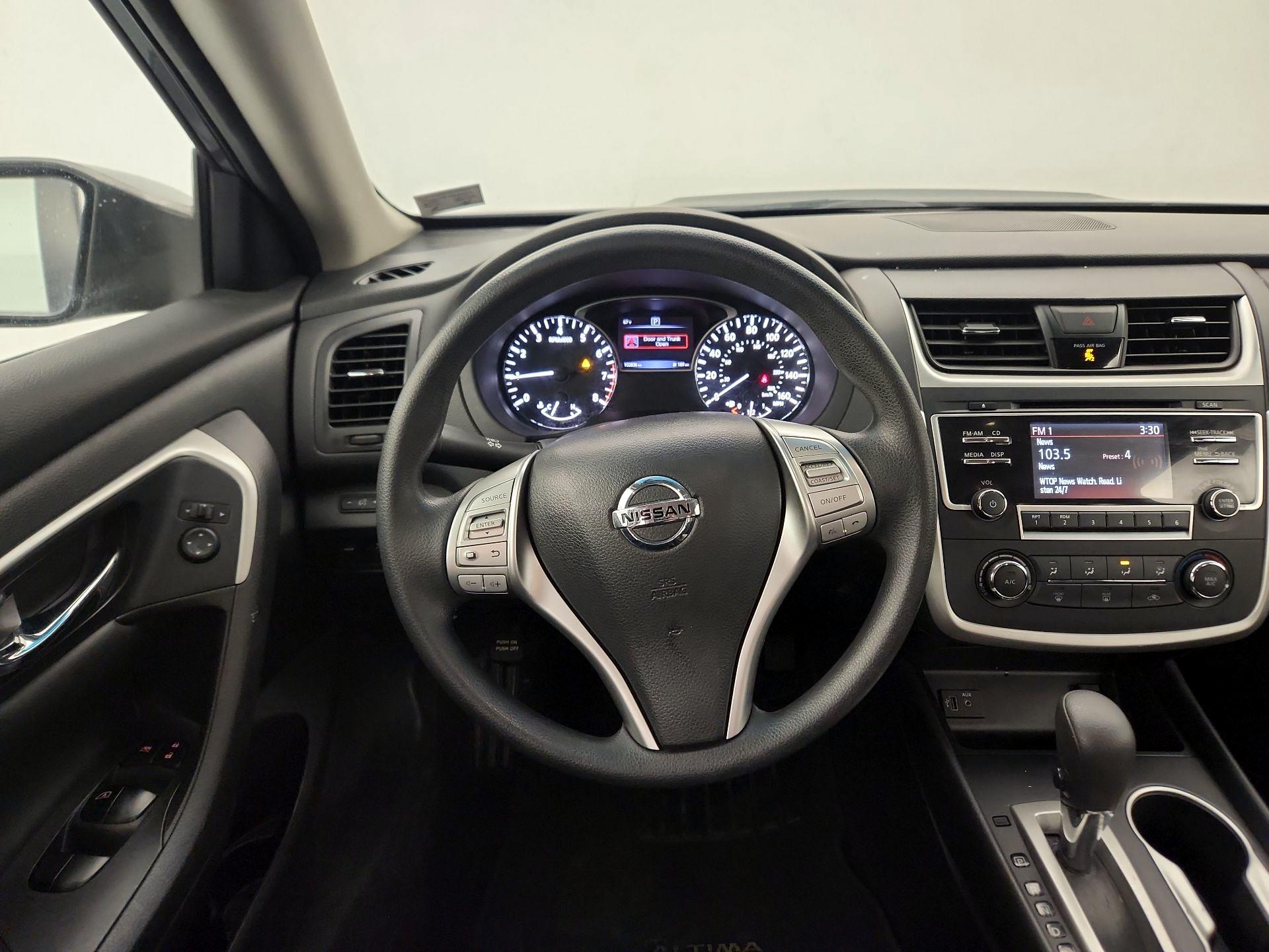 Thumbnail: 2017 Nissan Altima - 10