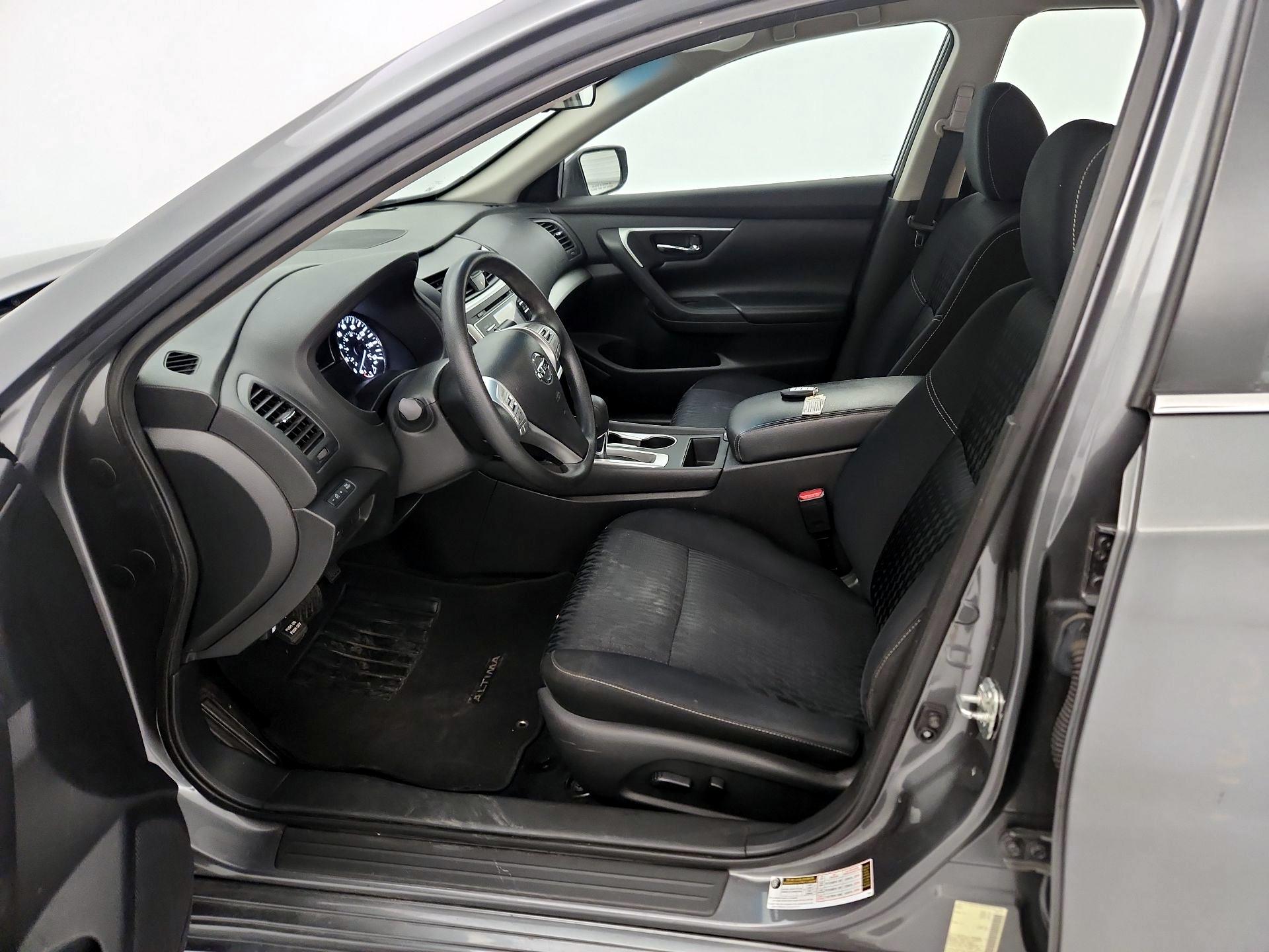 Thumbnail: 2017 Nissan Altima - 11