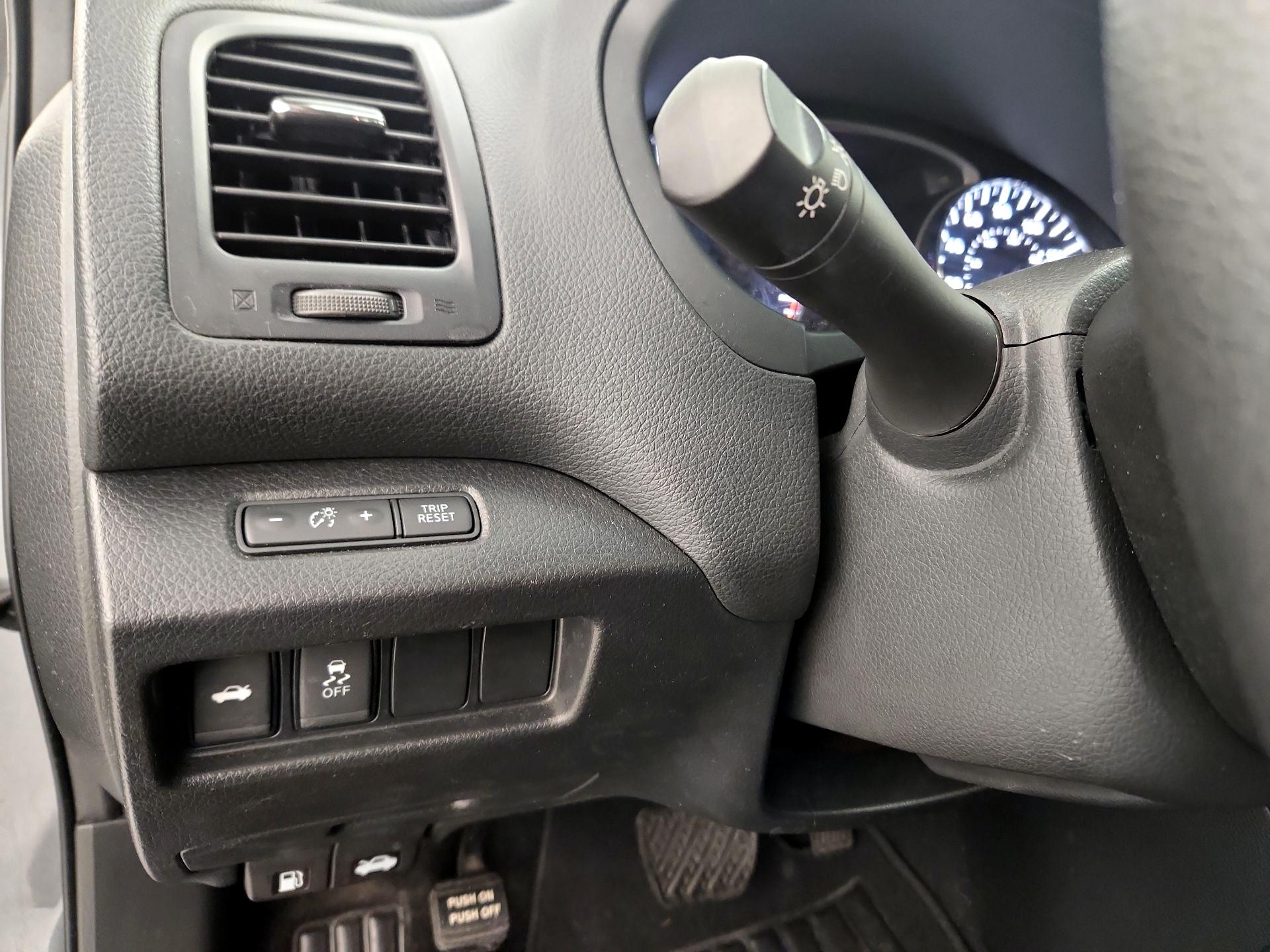 Thumbnail: 2017 Nissan Altima - 13