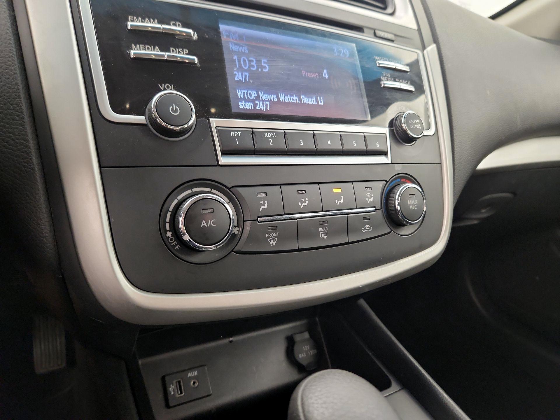 Thumbnail: 2017 Nissan Altima - 16