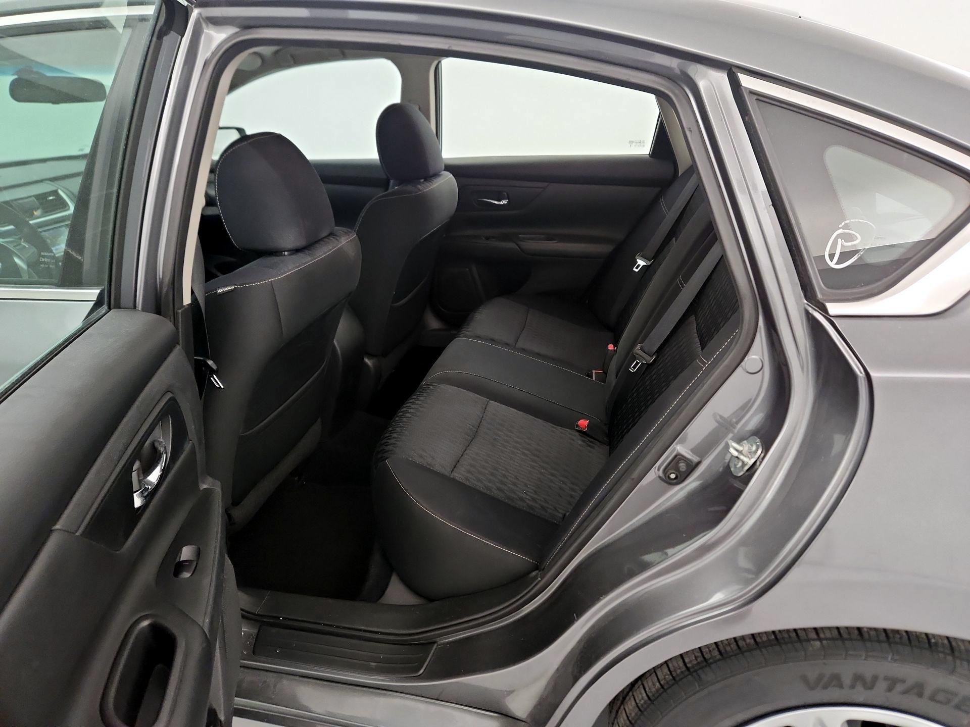 Thumbnail: 2017 Nissan Altima - 19