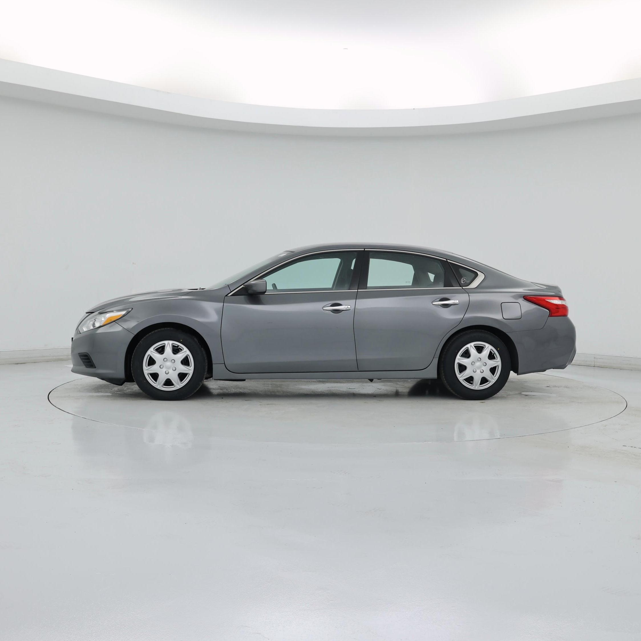 Thumbnail: 2017 Nissan Altima - 3