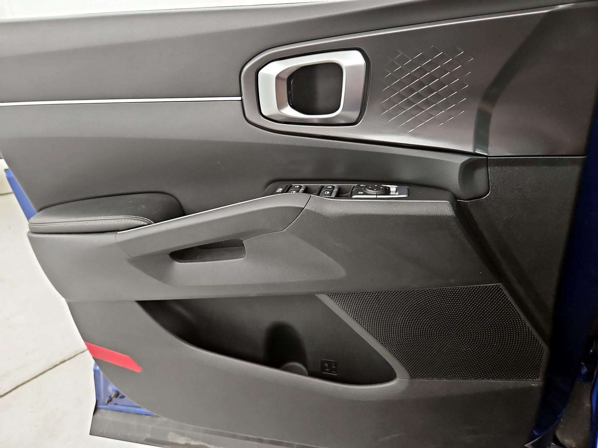 Thumbnail: 2022 Kia Sorento - 12