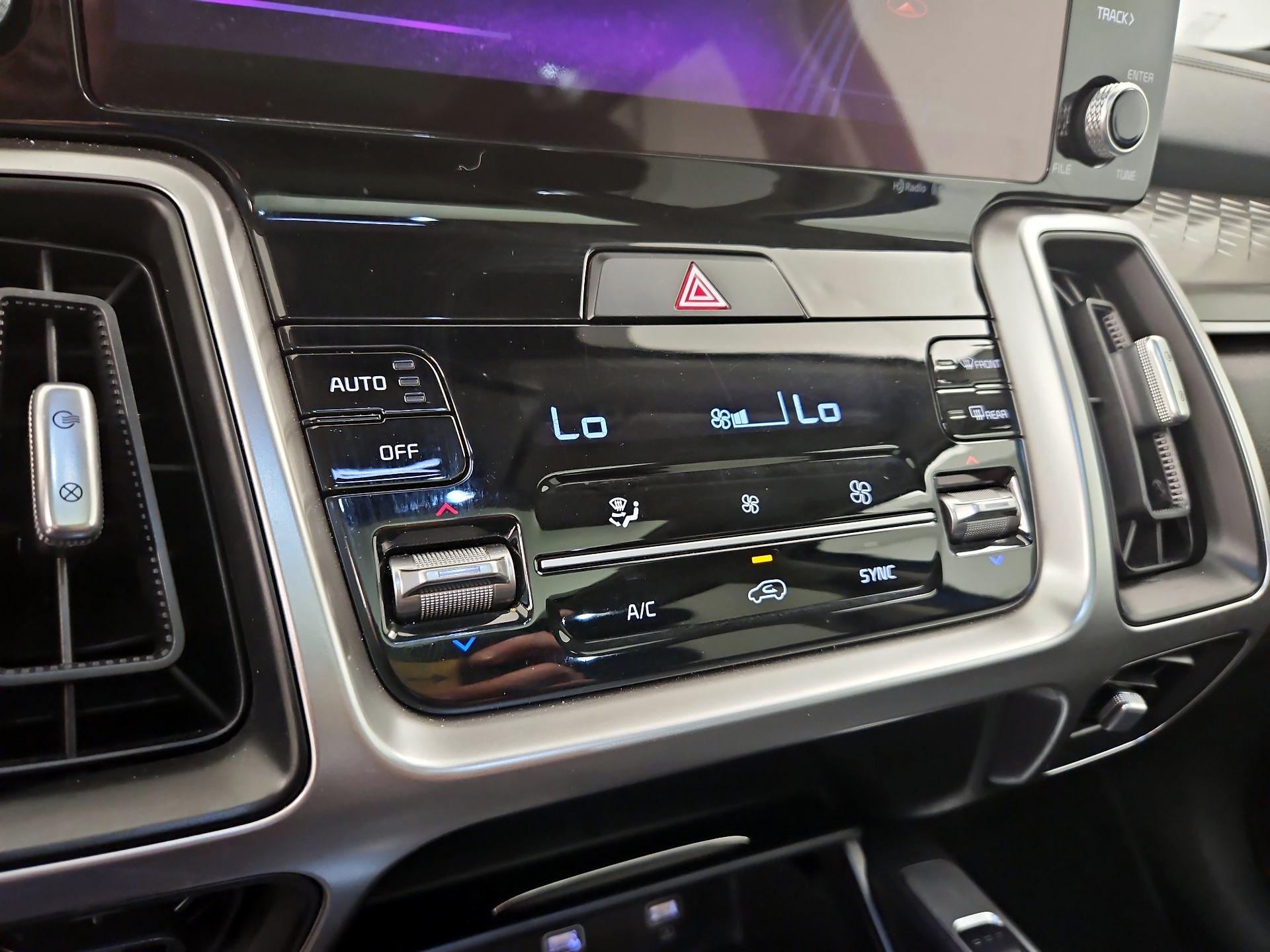 Thumbnail: 2022 Kia Sorento - 17