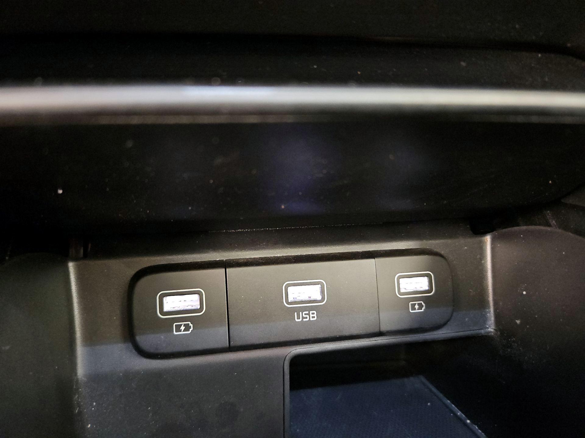 Thumbnail: 2022 Kia Sorento - 19