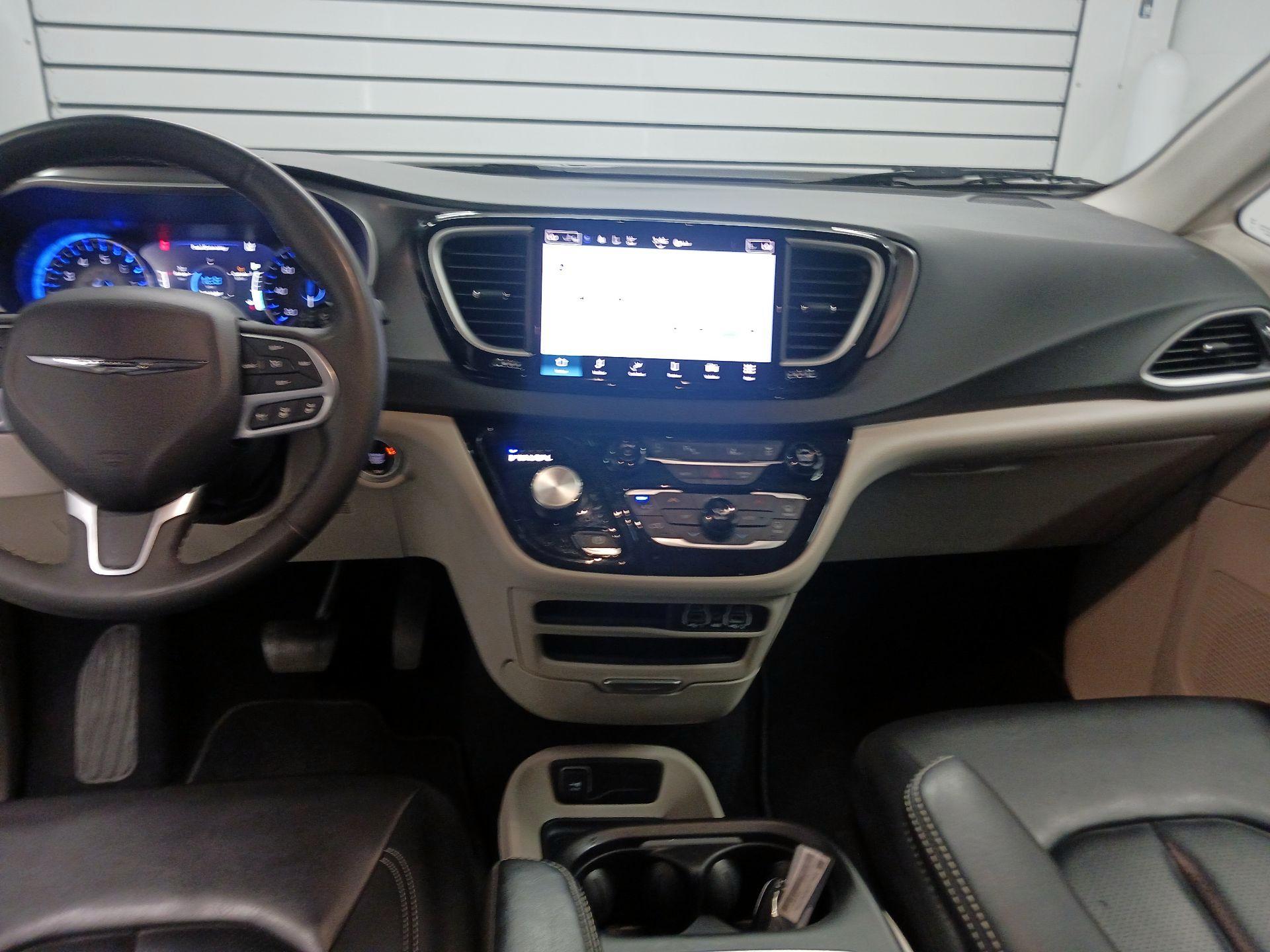 Thumbnail: 2023 Chrysler Pacifica - 9