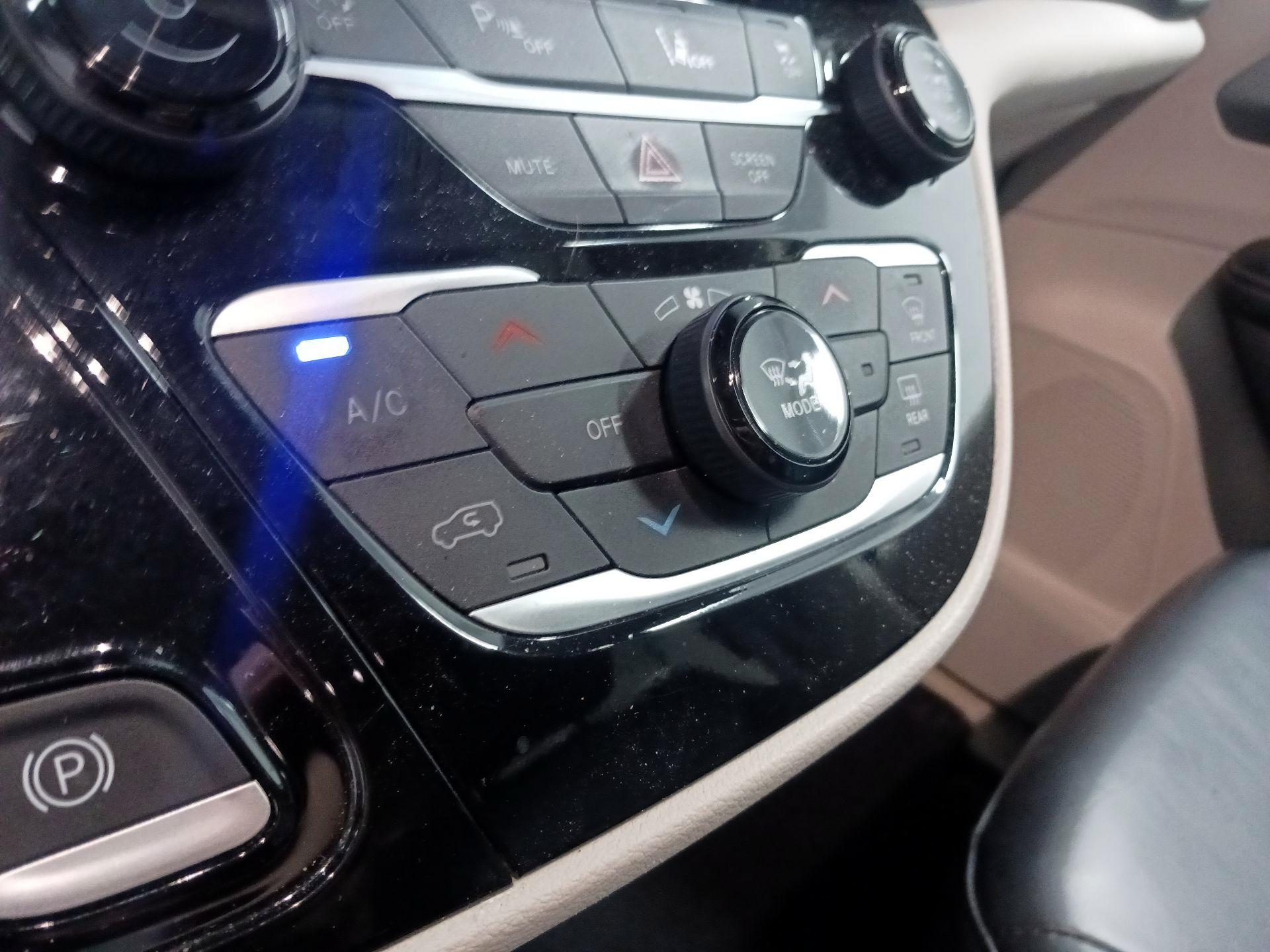 Thumbnail: 2023 Chrysler Pacifica - 14