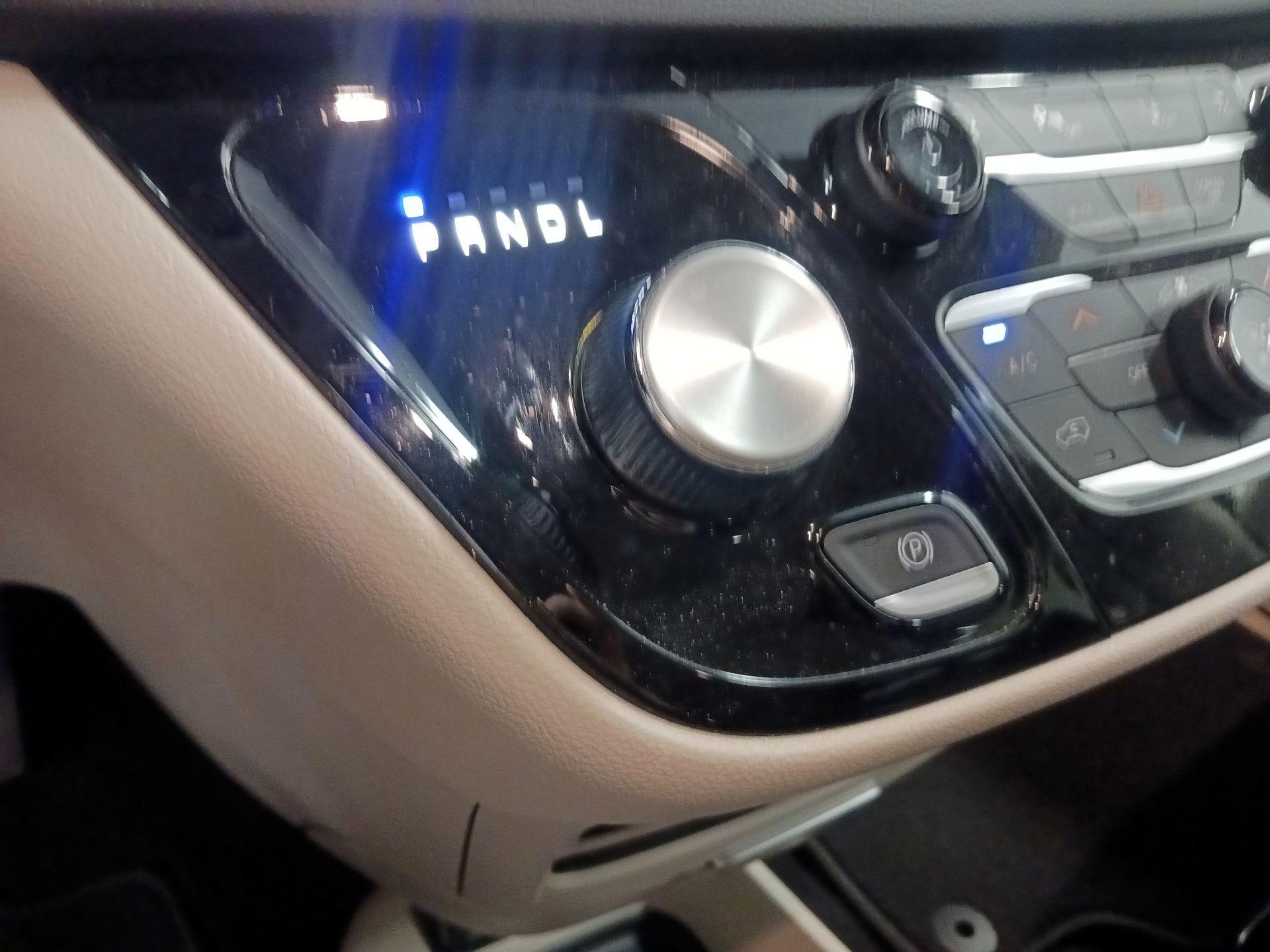 Thumbnail: 2023 Chrysler Pacifica - 15