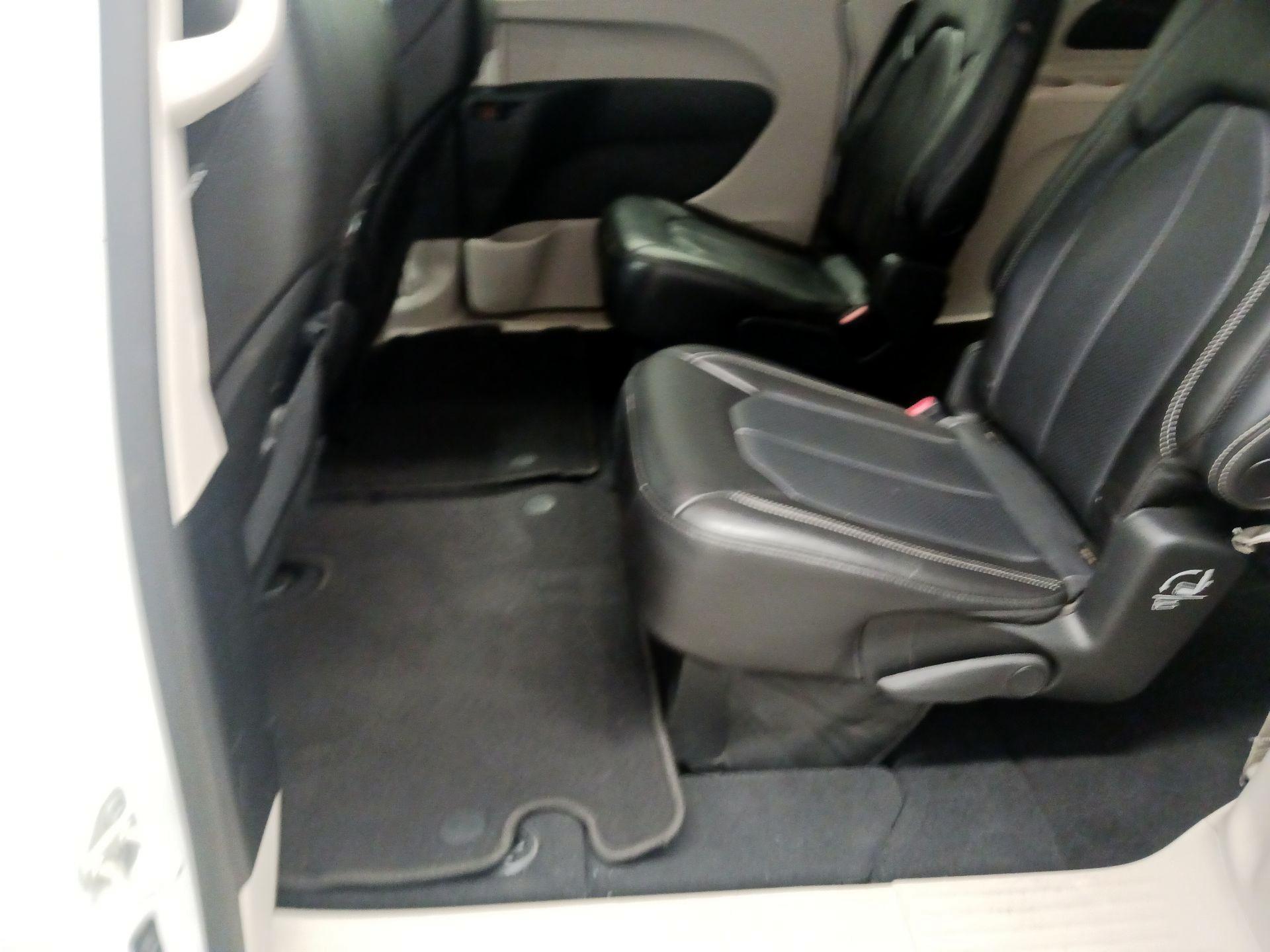 Thumbnail: 2023 Chrysler Pacifica - 16