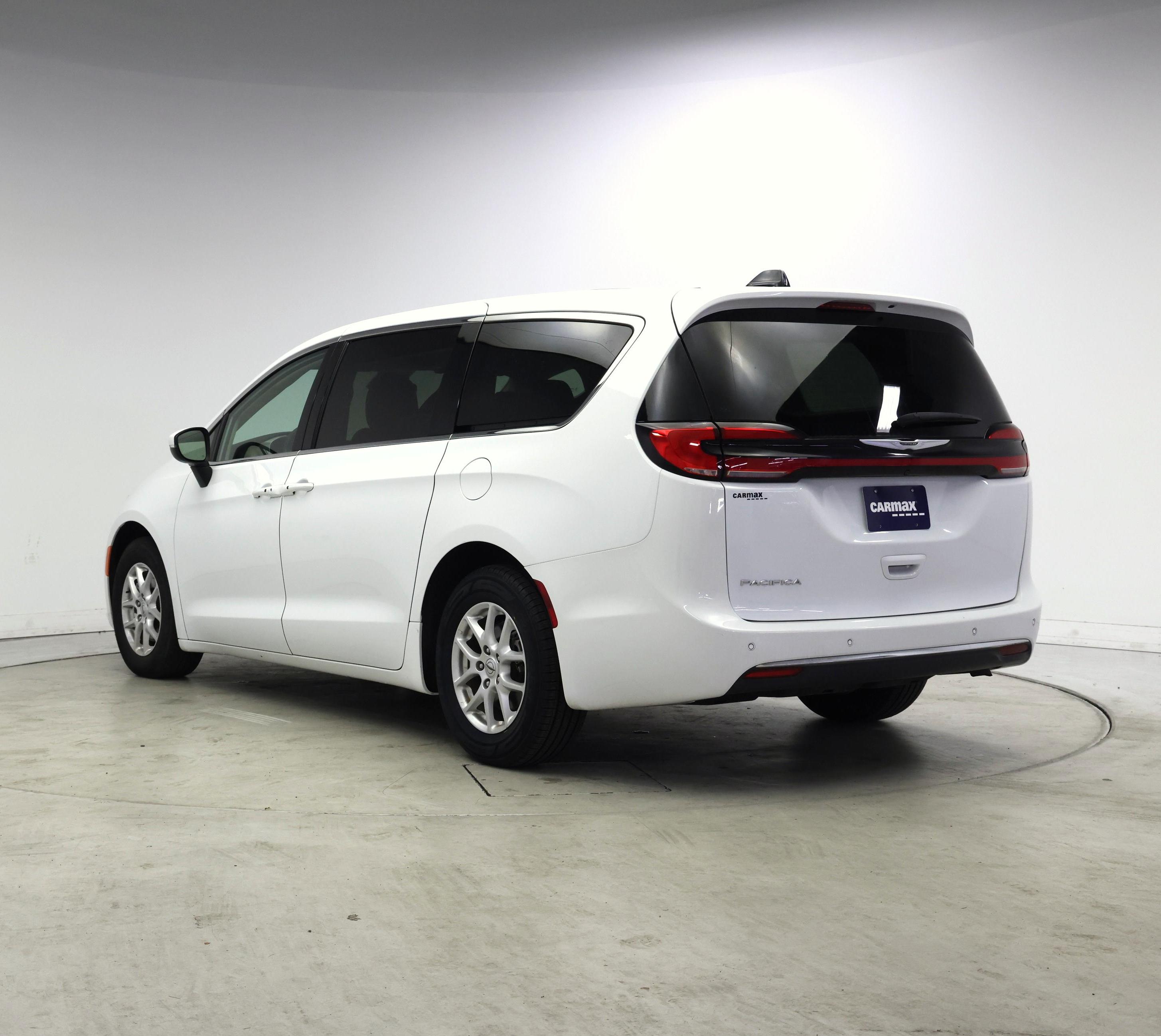 Thumbnail: 2023 Chrysler Pacifica - 2