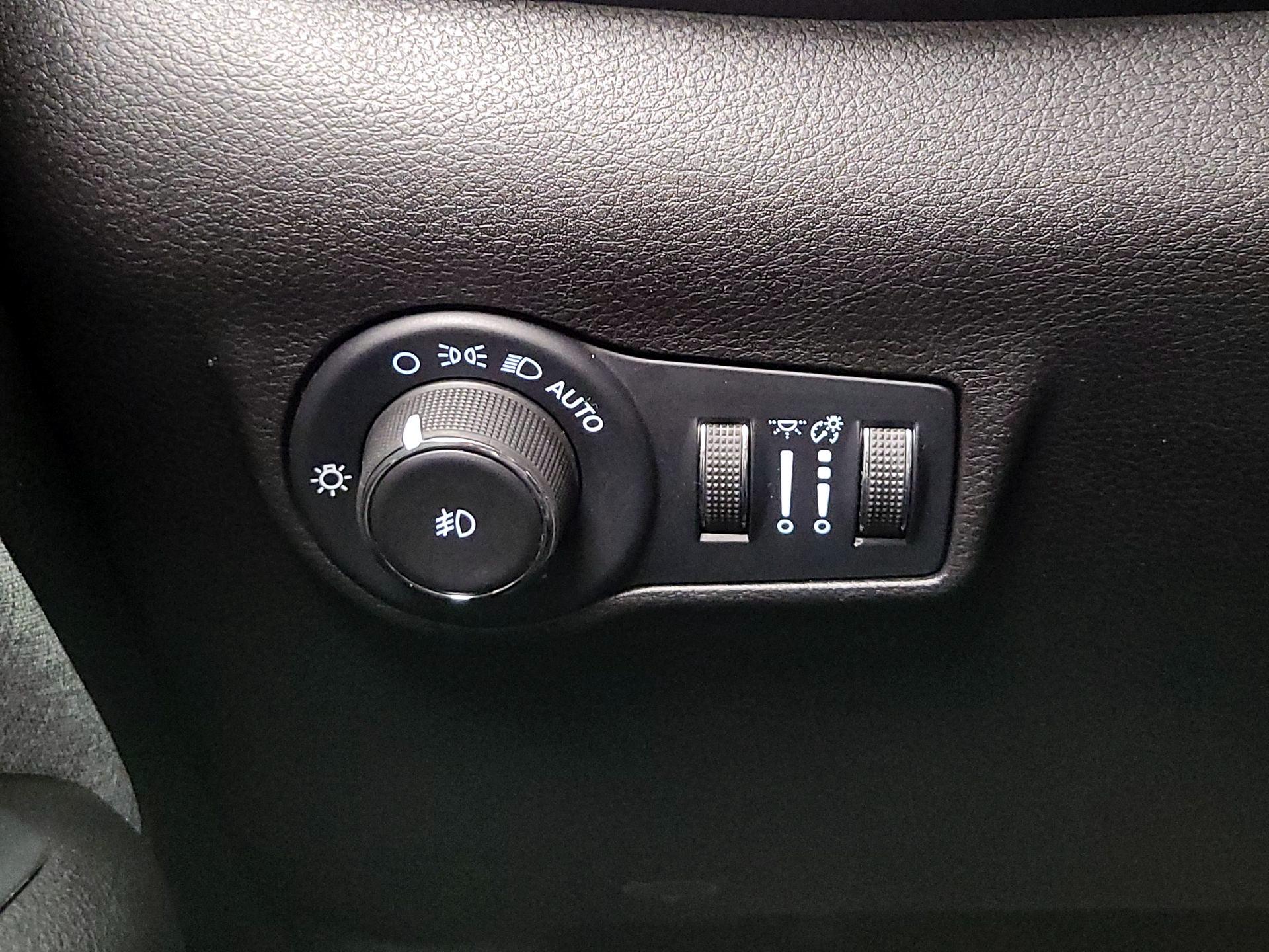 Thumbnail: 2022 Jeep Compass - 13