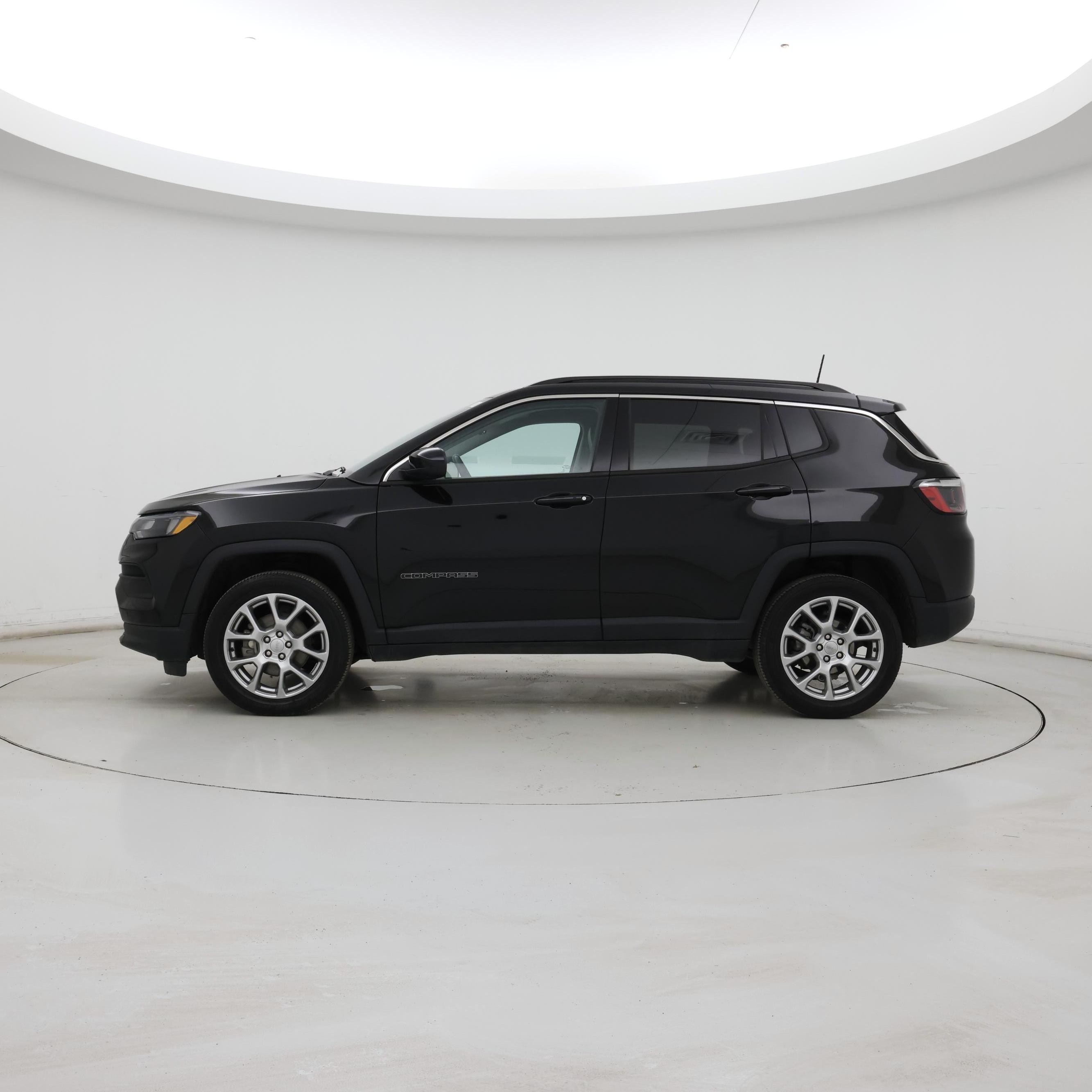 Thumbnail: 2022 Jeep Compass - 3