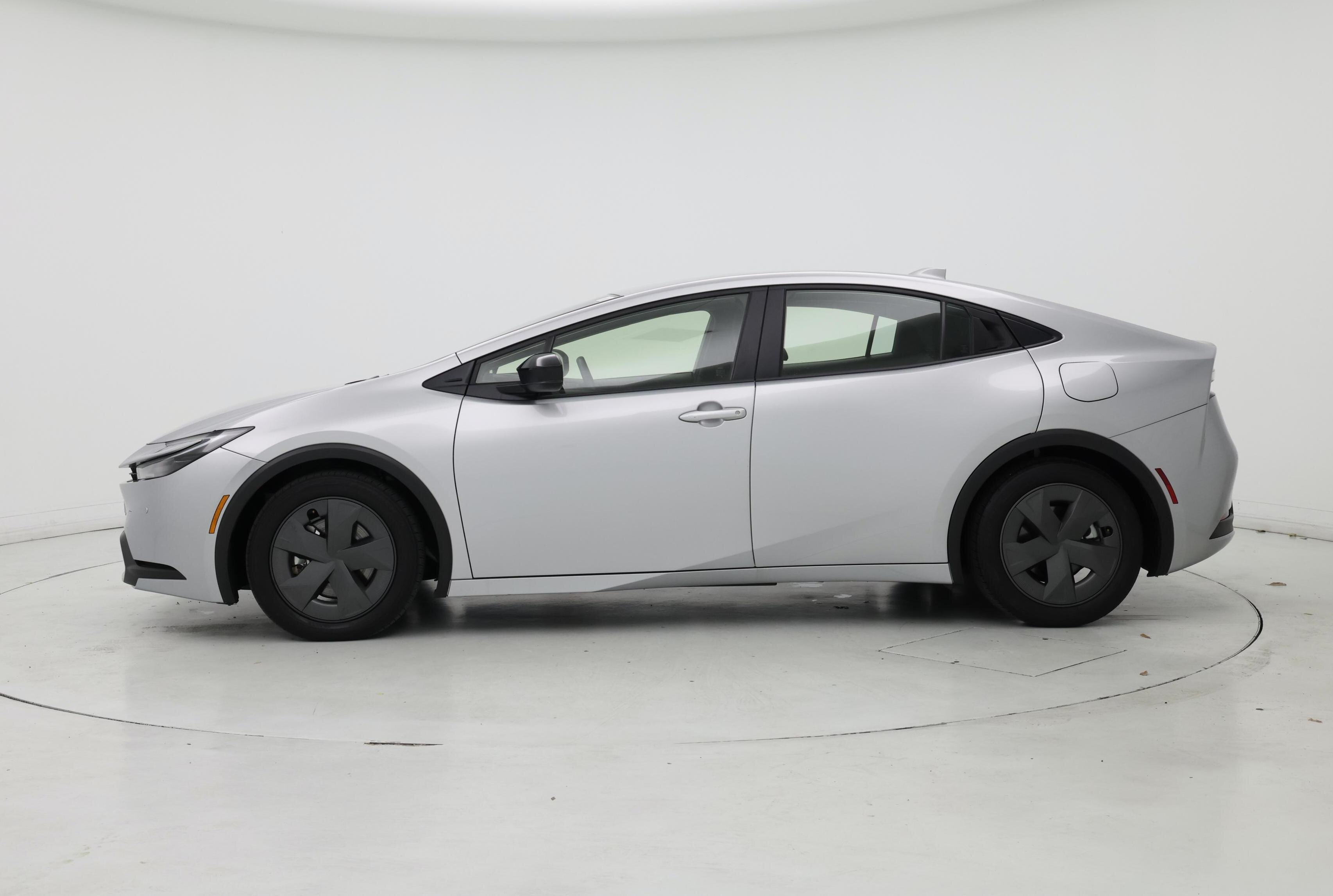 Thumbnail: 2023 Toyota Prius Prime - 3