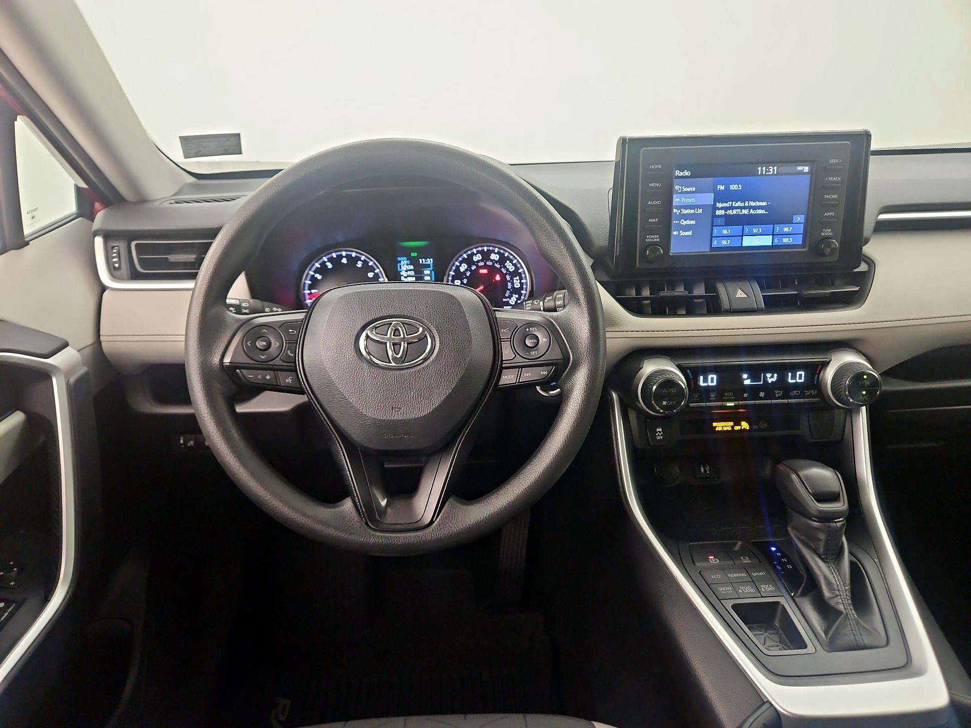 Thumbnail: 2019 Toyota RAV4 - 10
