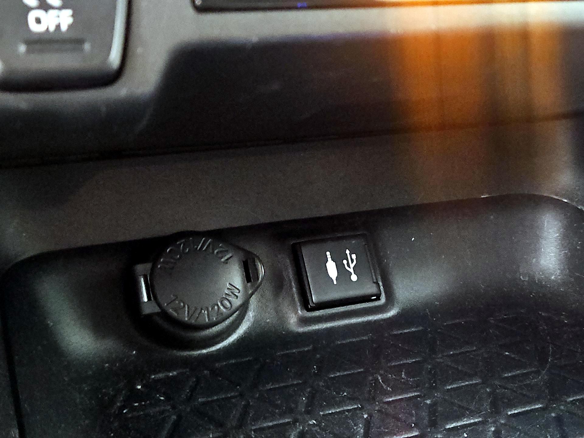 Thumbnail: 2019 Toyota RAV4 - 18