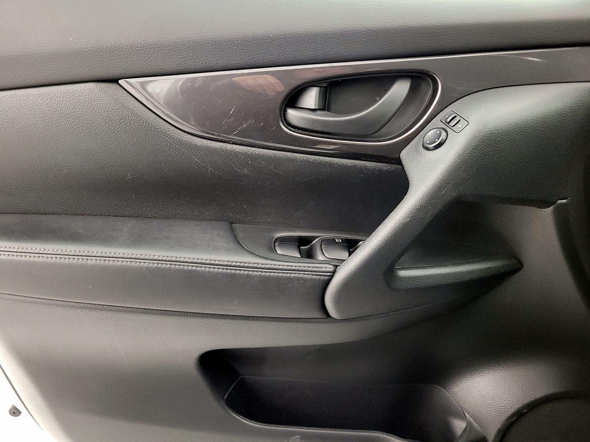 Thumbnail: 2020 Nissan Rogue - 12