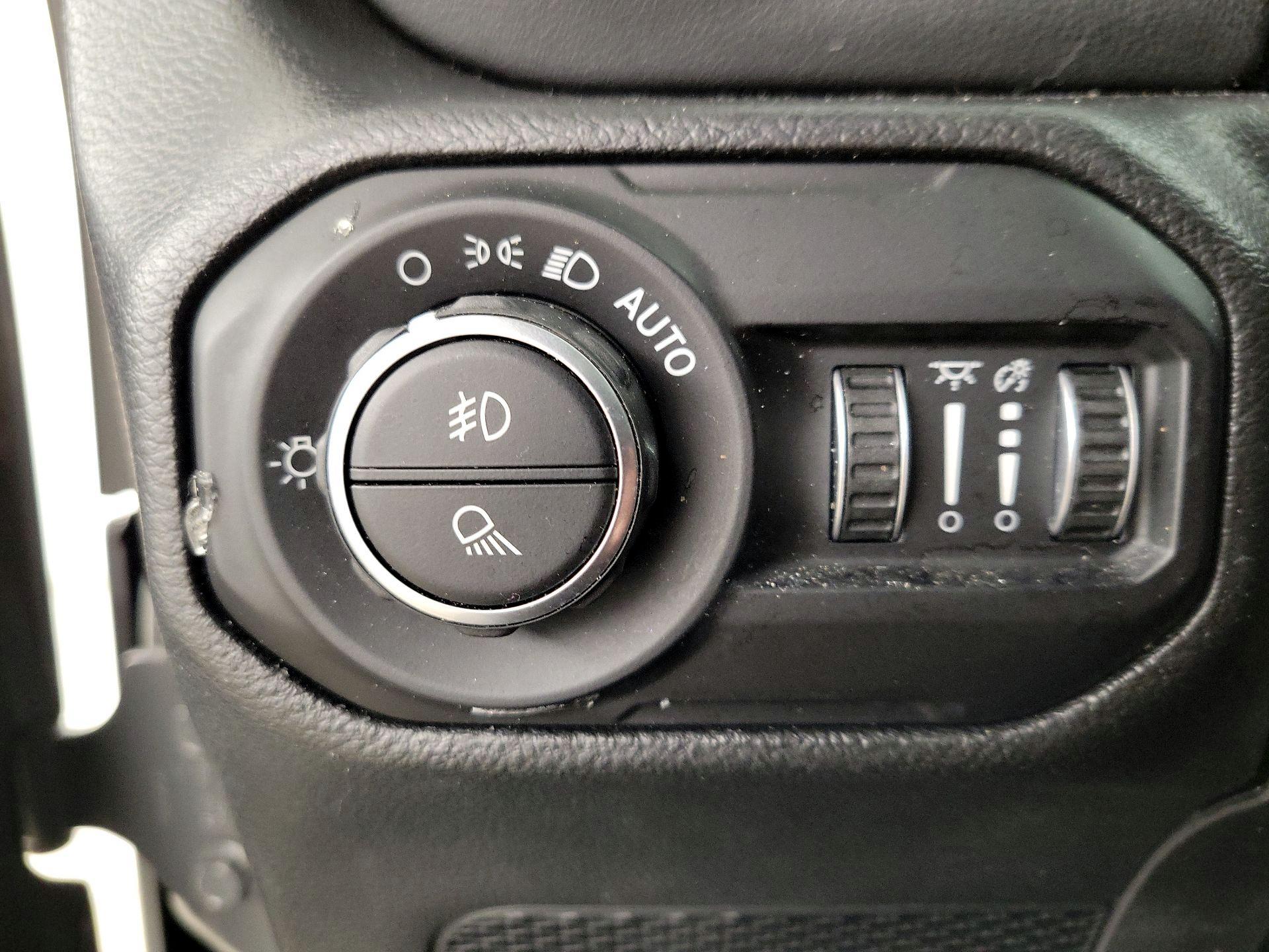 Thumbnail: 2021 Jeep Gladiator - 13