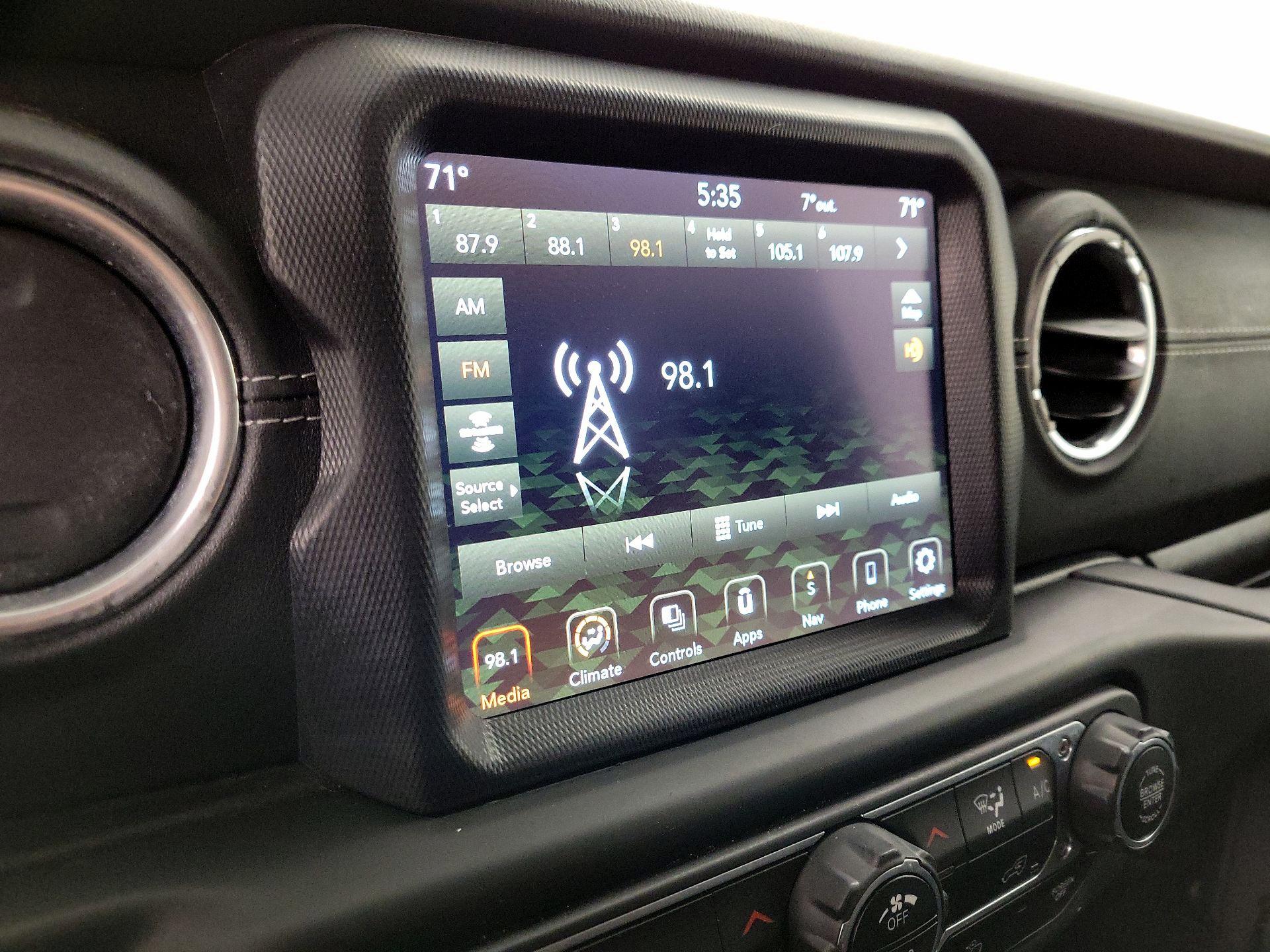 Thumbnail: 2021 Jeep Gladiator - 16