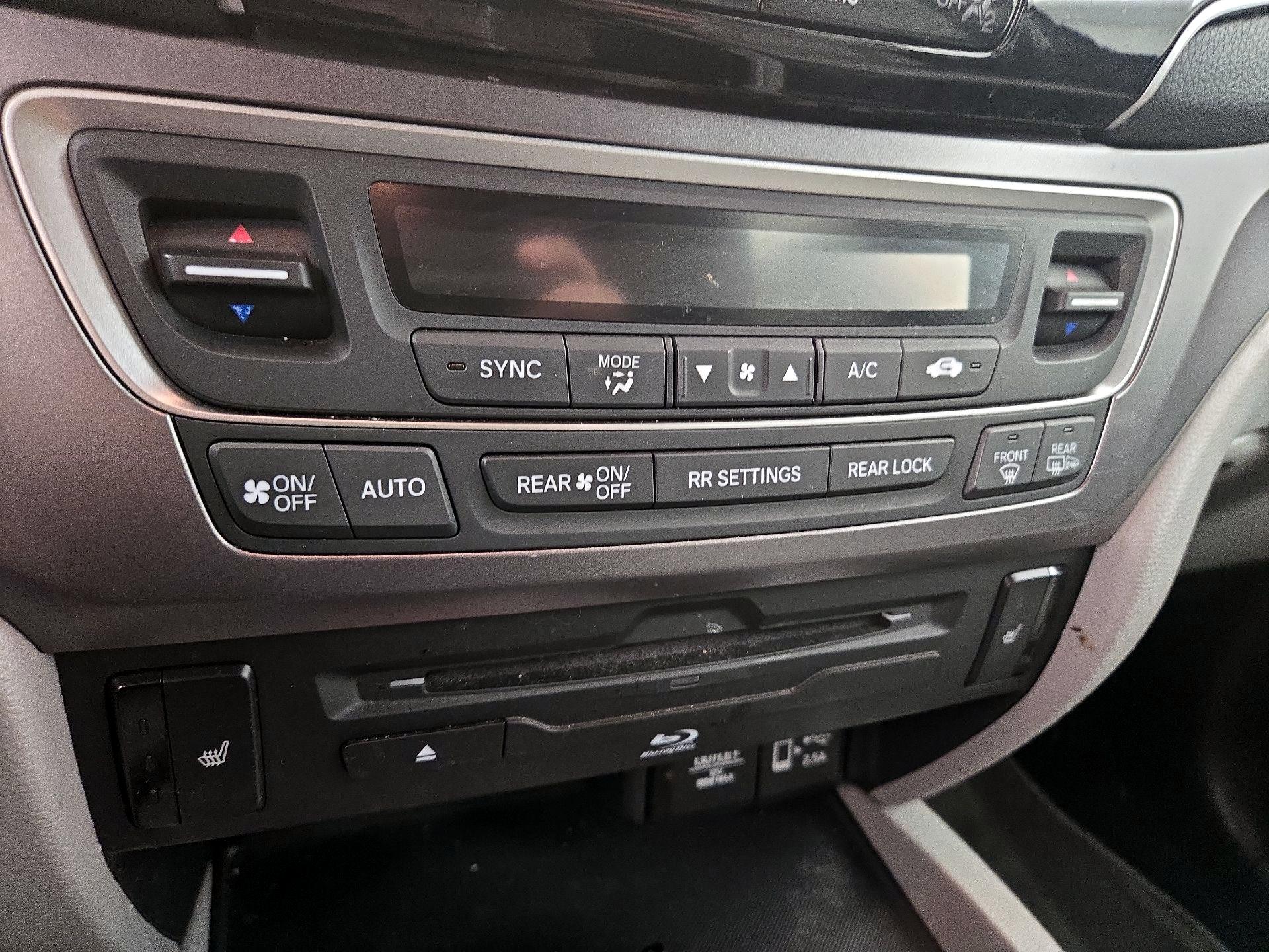 Thumbnail: 2019 Honda Pilot - 16