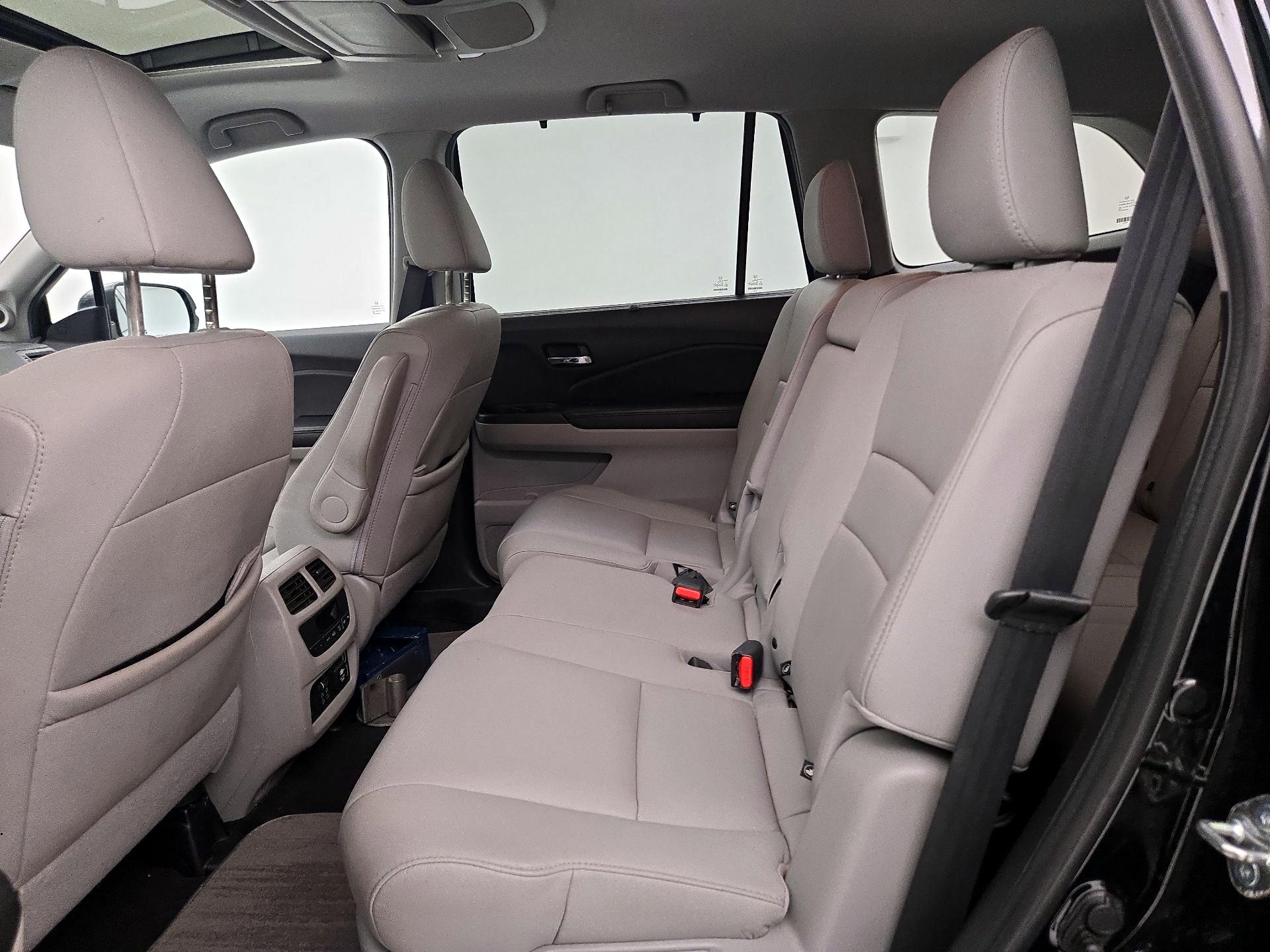 Thumbnail: 2019 Honda Pilot - 20