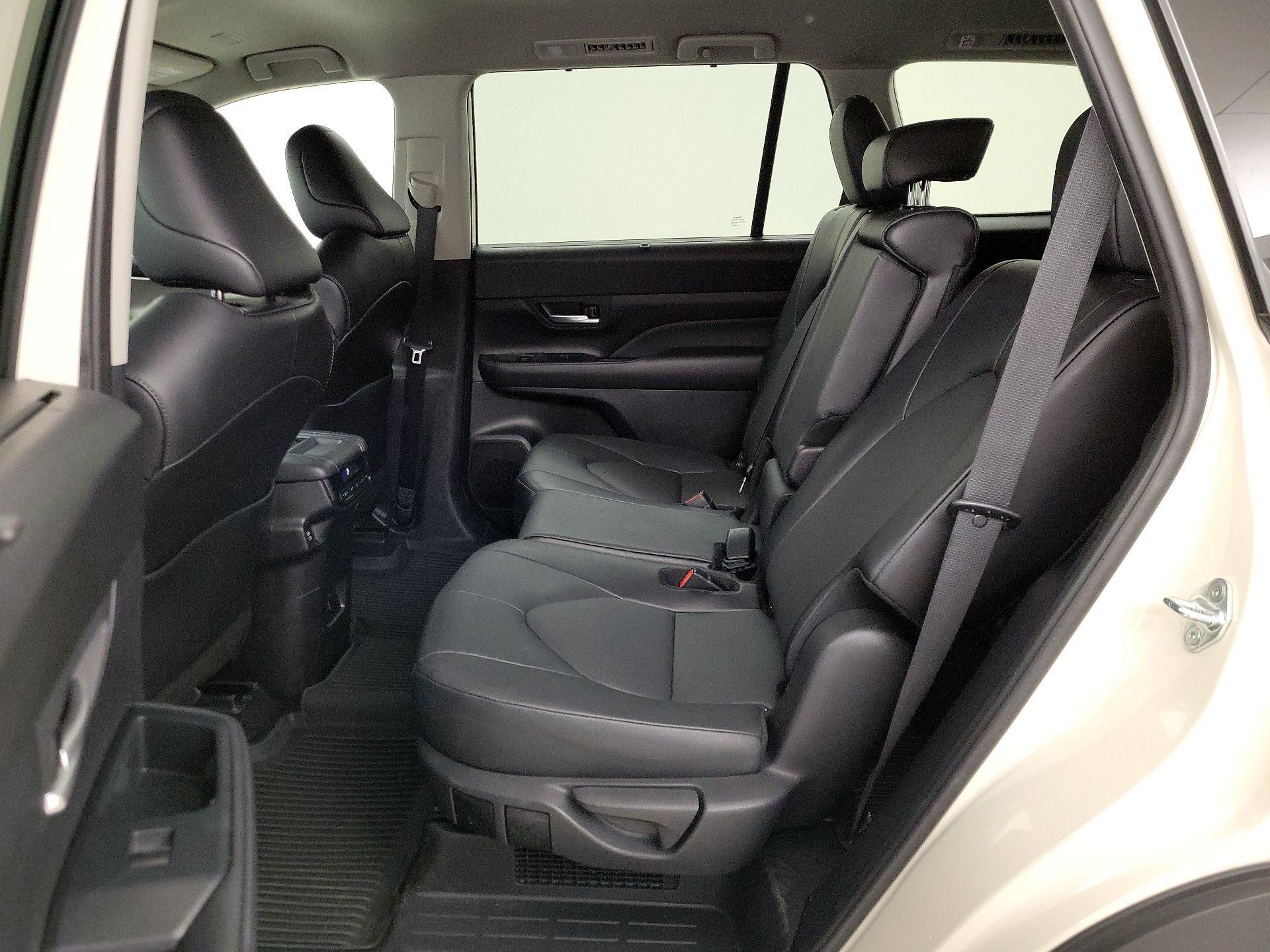 Thumbnail: 2024 Toyota Highlander - 19