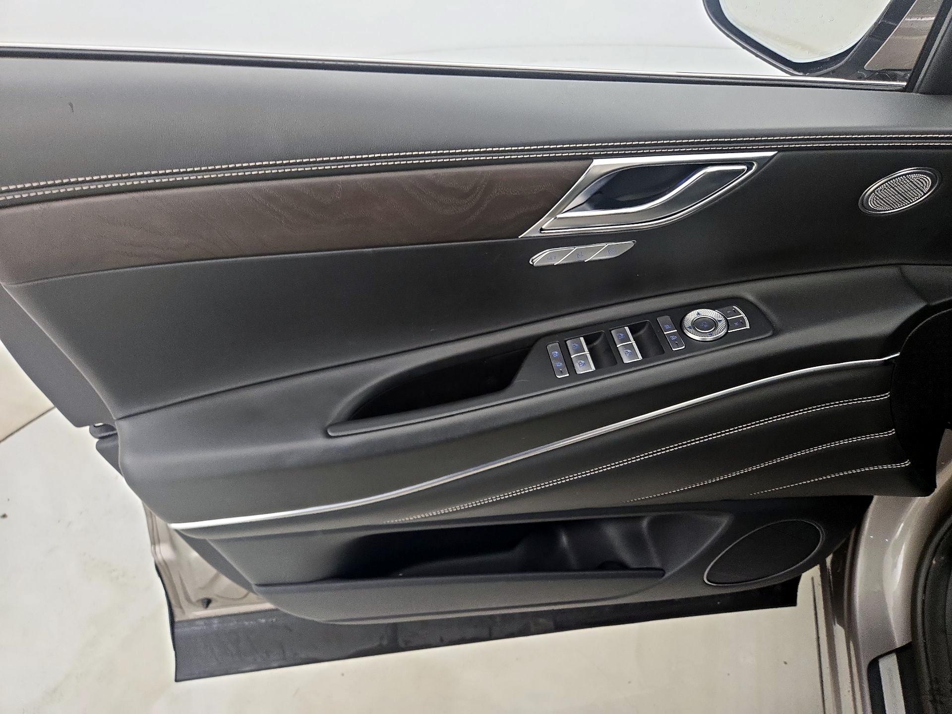 Thumbnail: 2021 Genesis GV80 - 12