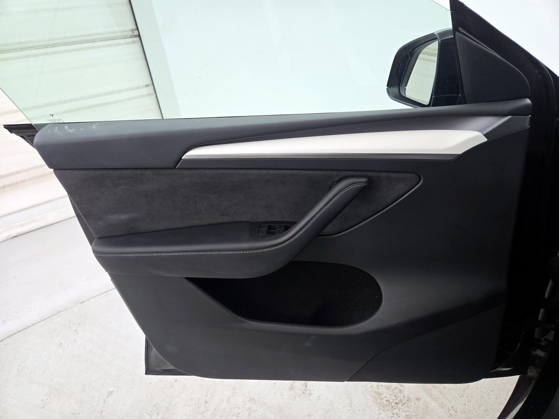 Thumbnail: 2023 Tesla Model Y - 12