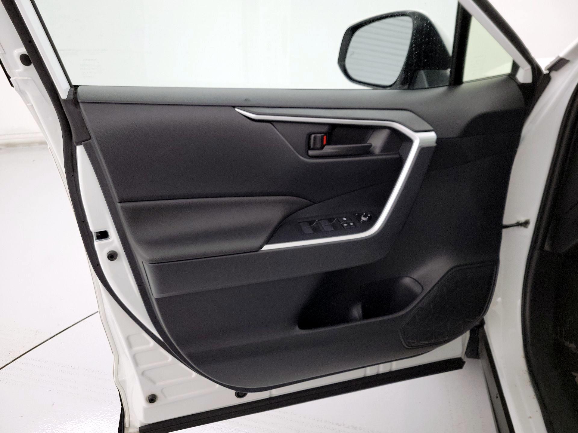 Thumbnail: 2021 Toyota RAV4 - 12