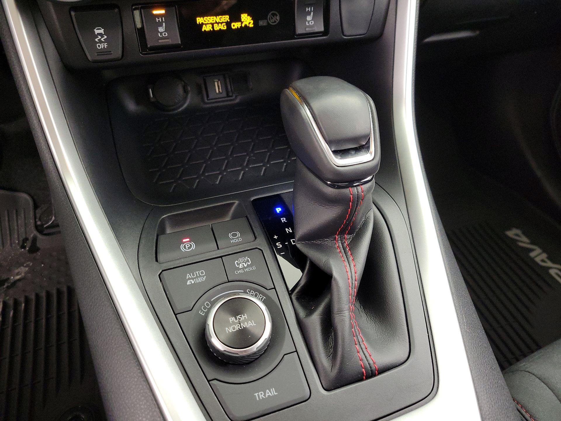 Thumbnail: 2021 Toyota RAV4 - 17