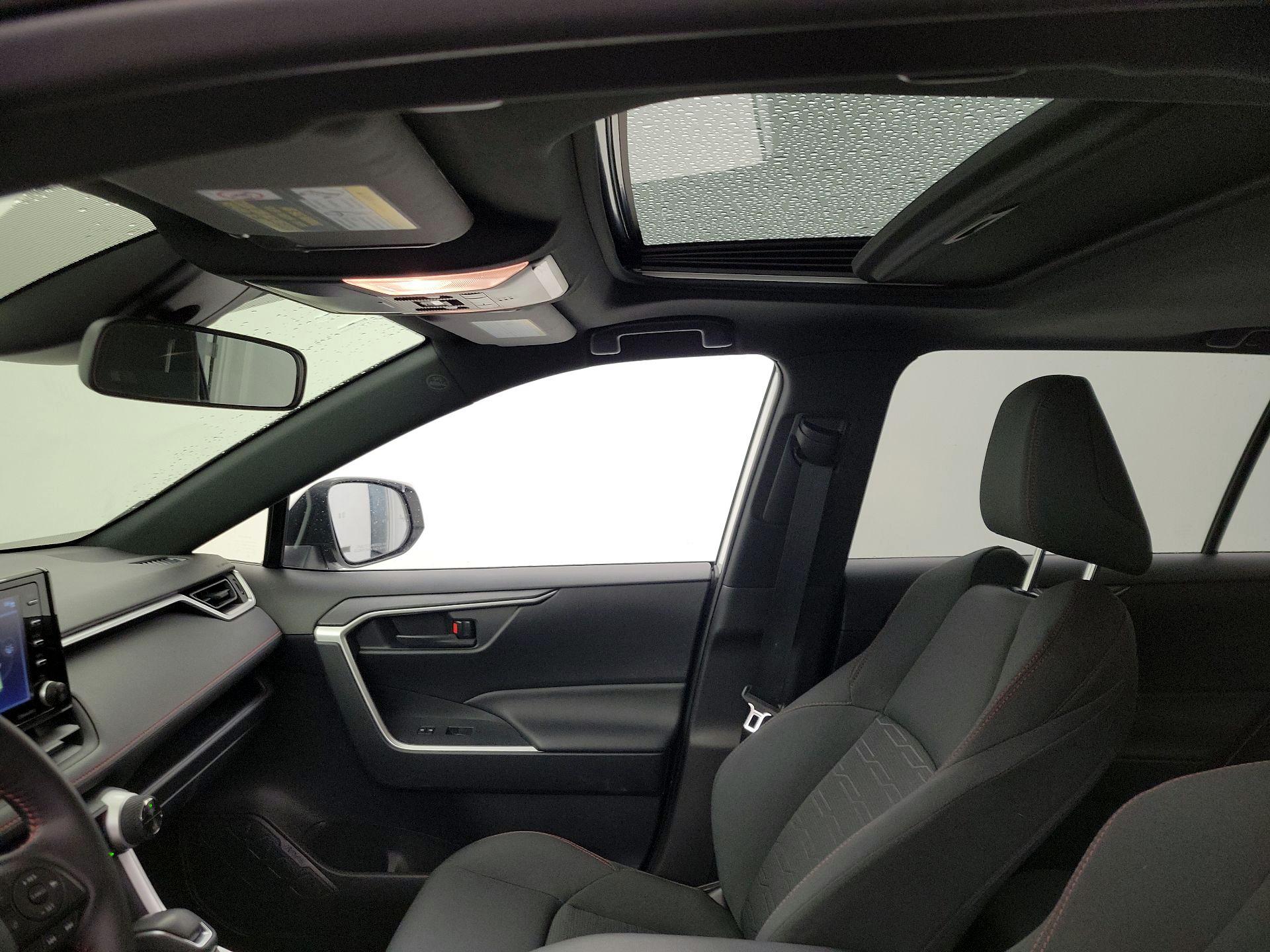 Thumbnail: 2021 Toyota RAV4 - 19