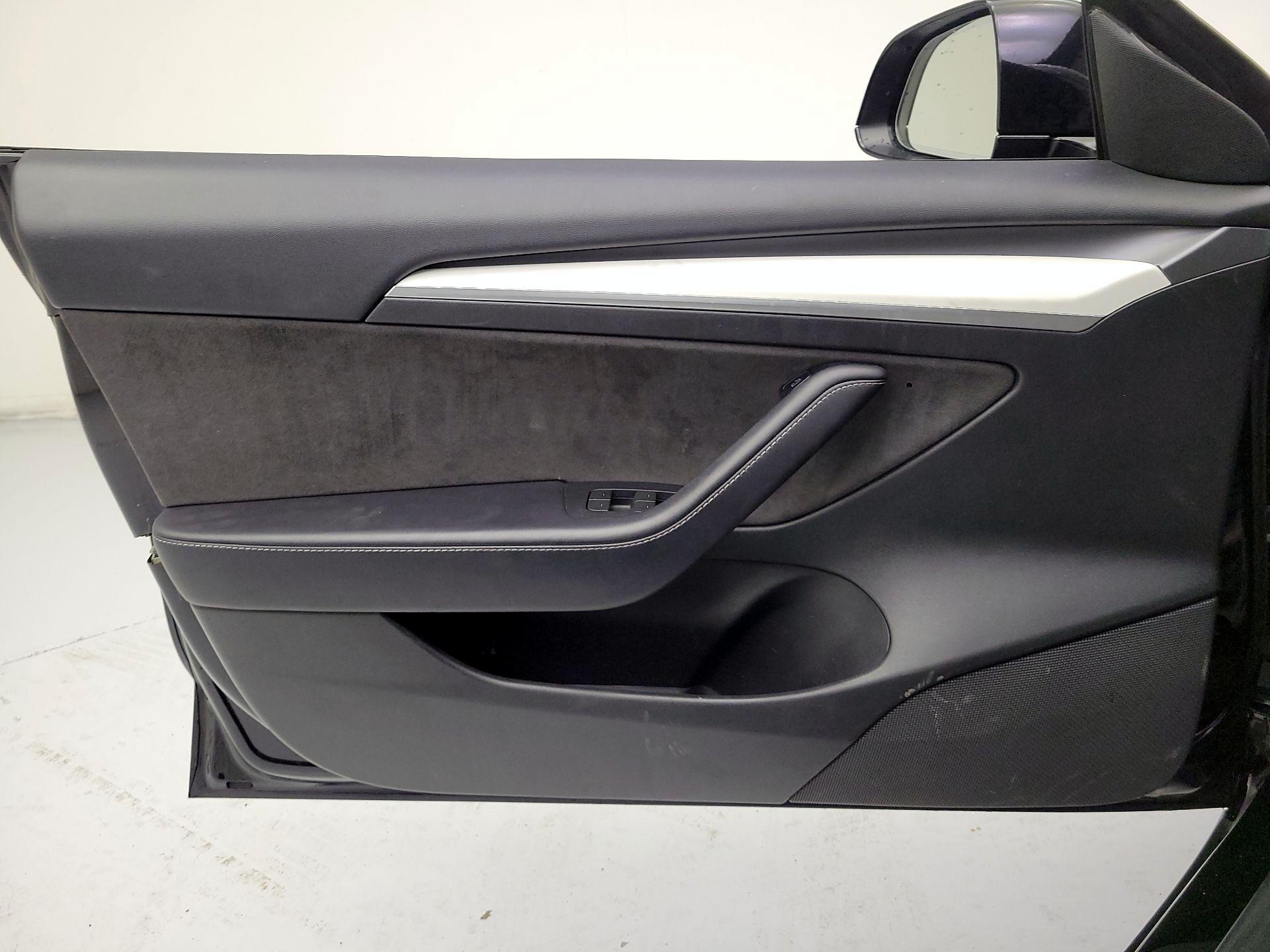 Thumbnail: 2023 Tesla Model 3 - 12