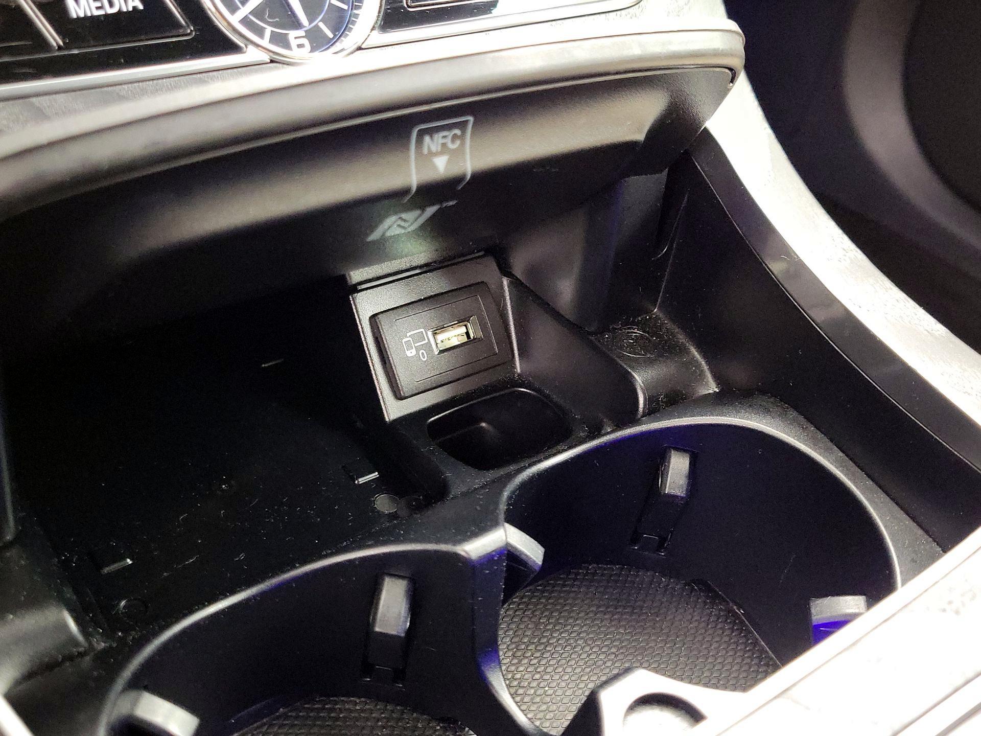 Thumbnail: 2020 Mercedes-Benz E-Class - 19