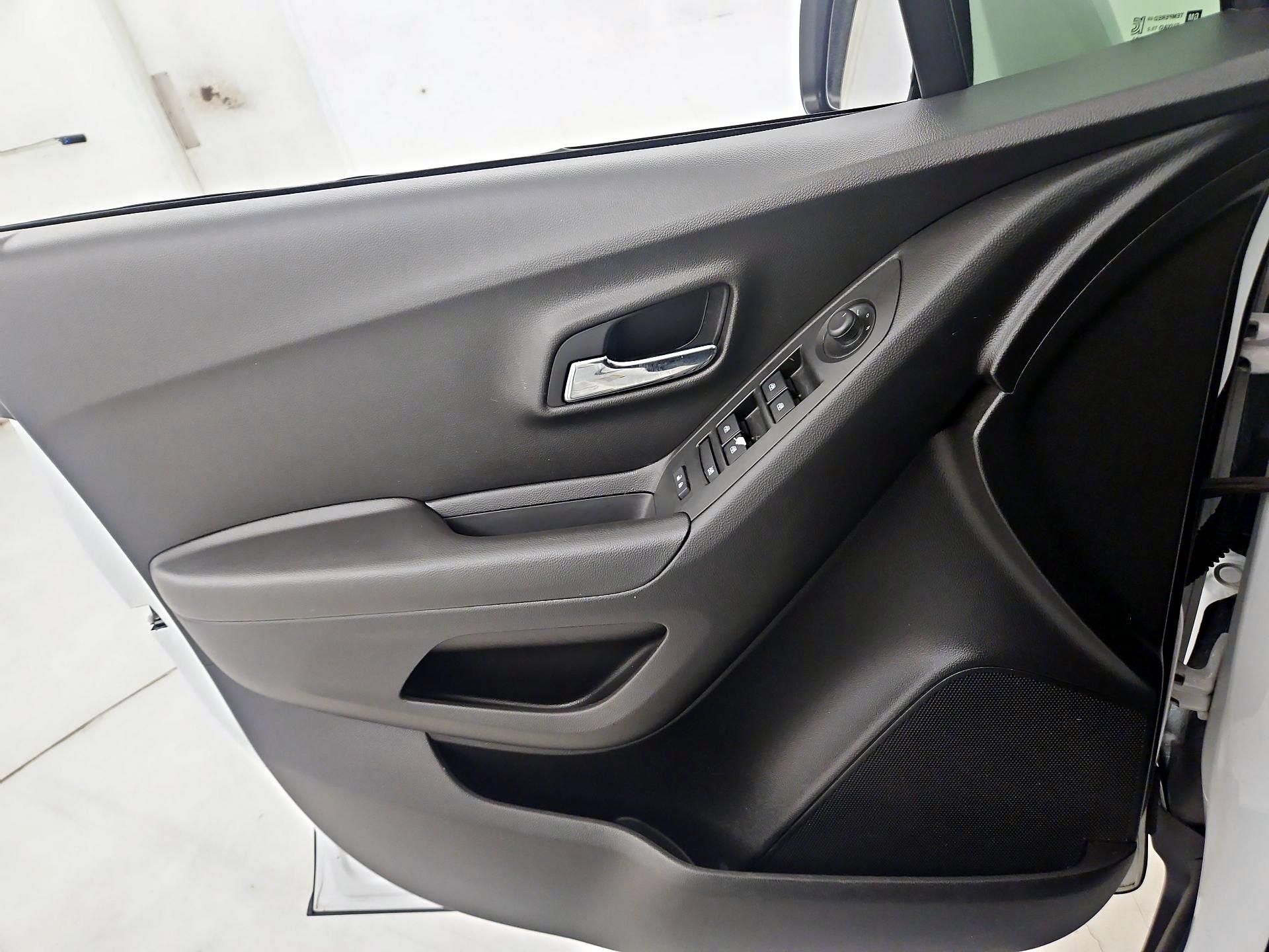 Thumbnail: 2018 Chevrolet Trax - 12