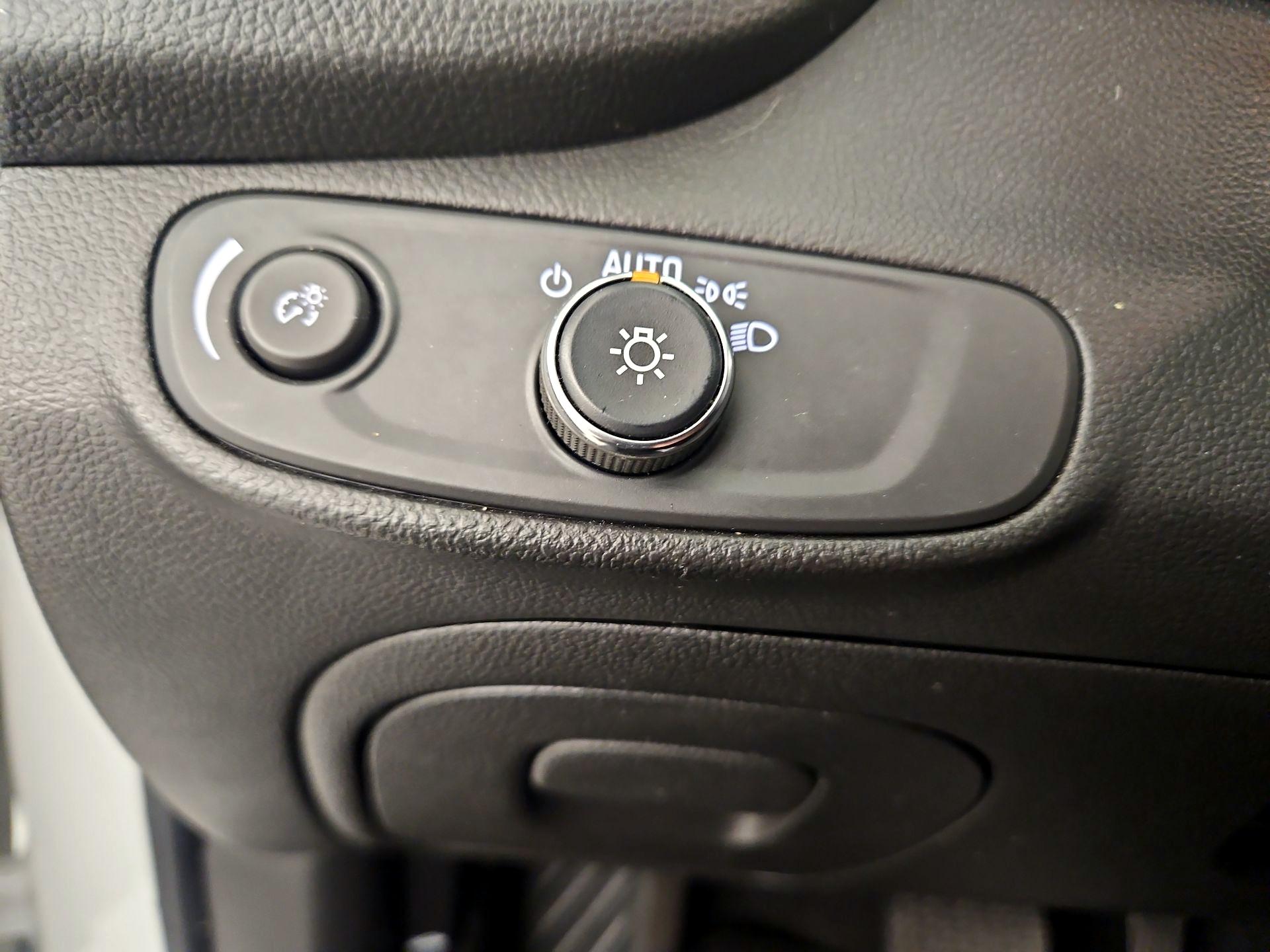 Thumbnail: 2018 Chevrolet Trax - 13