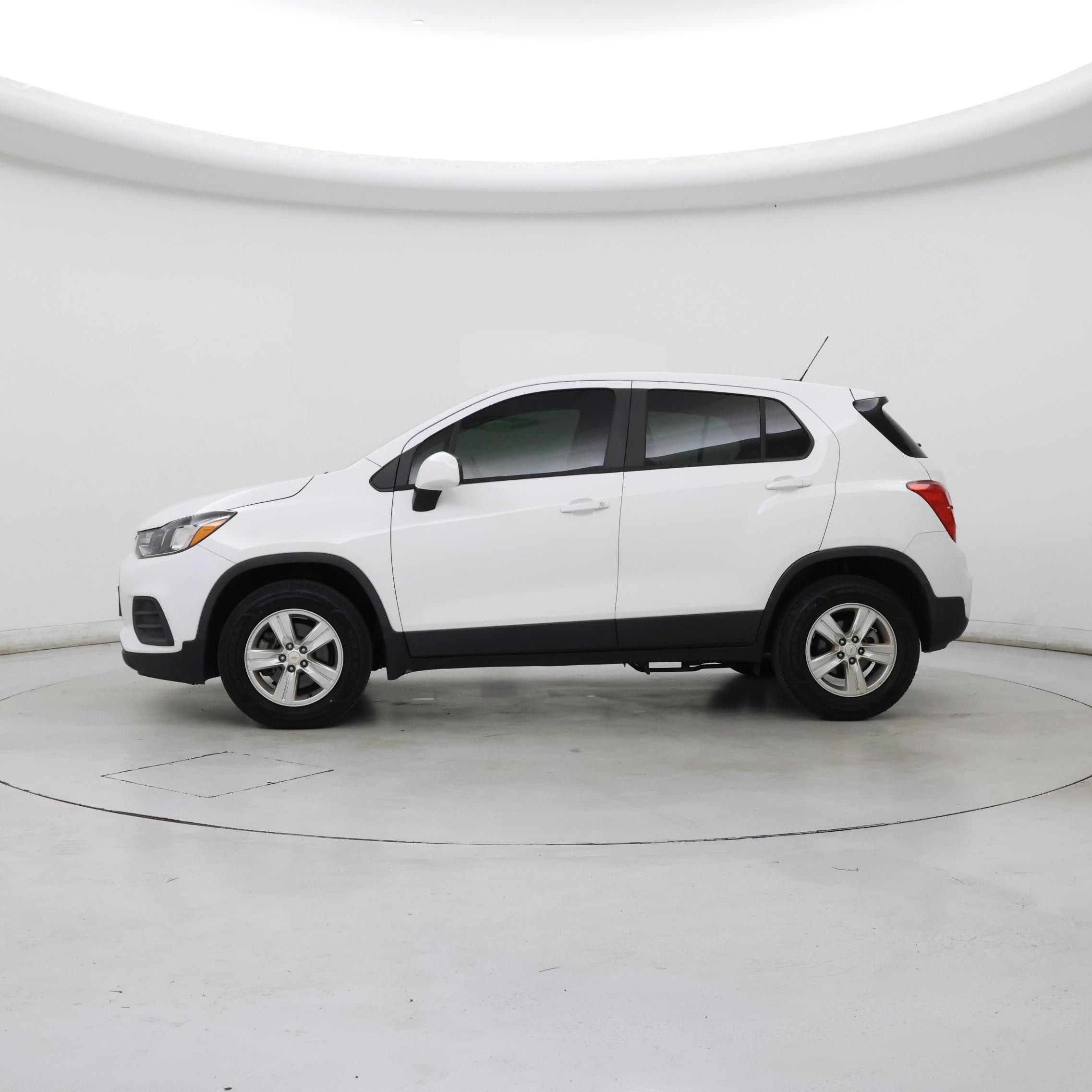 Thumbnail: 2018 Chevrolet Trax - 3