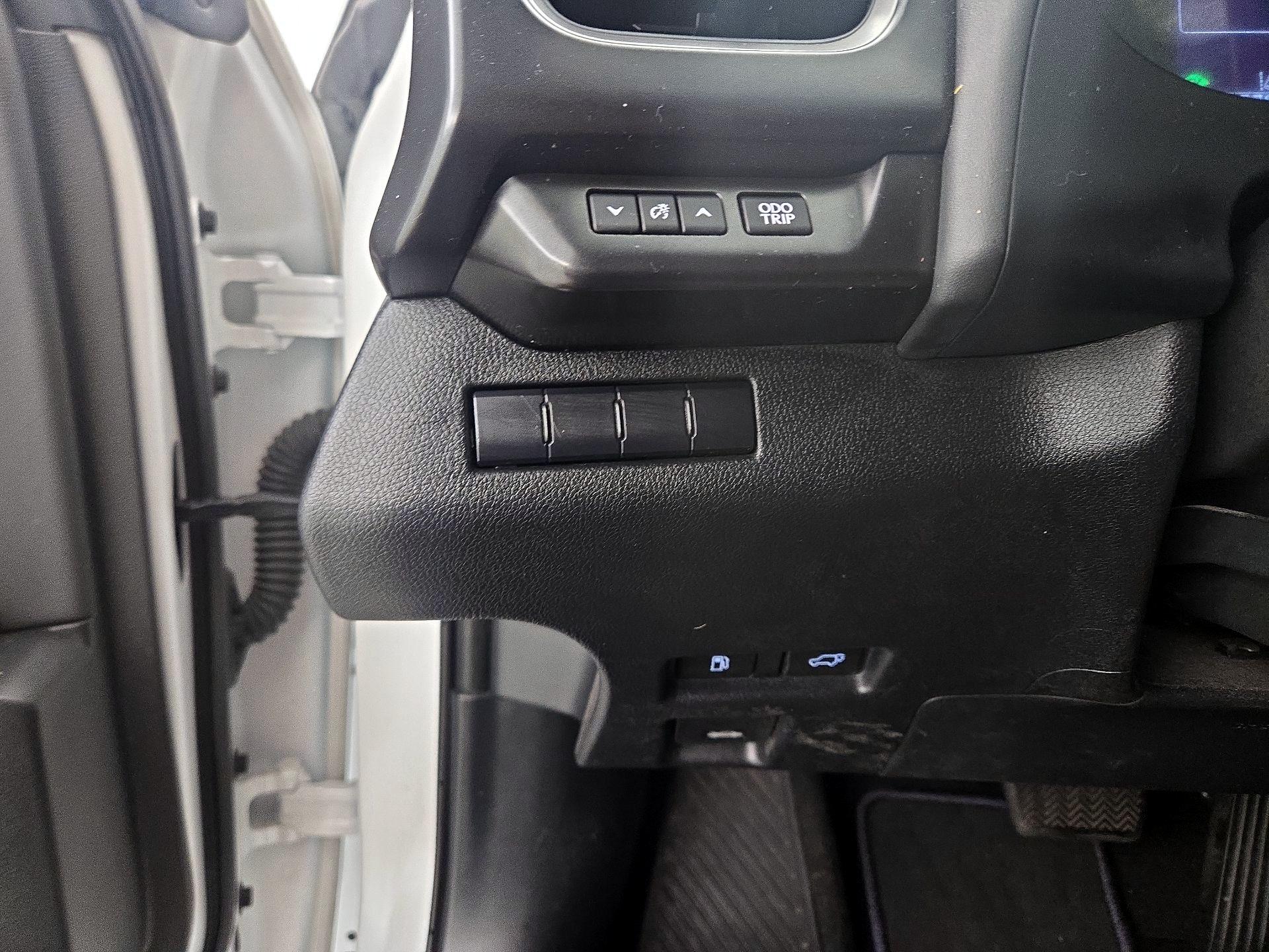 Thumbnail: 2021 Lexus UX - 13