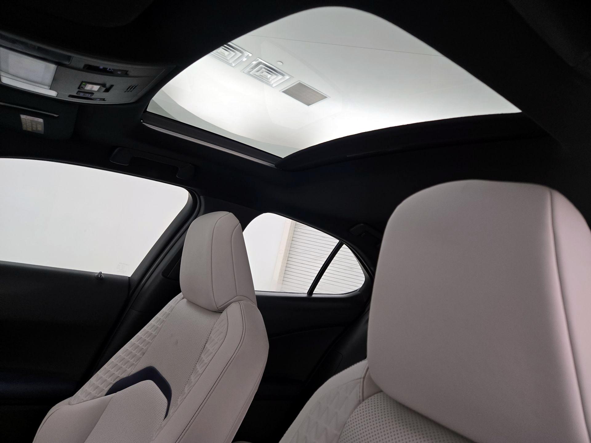 Thumbnail: 2021 Lexus UX - 19