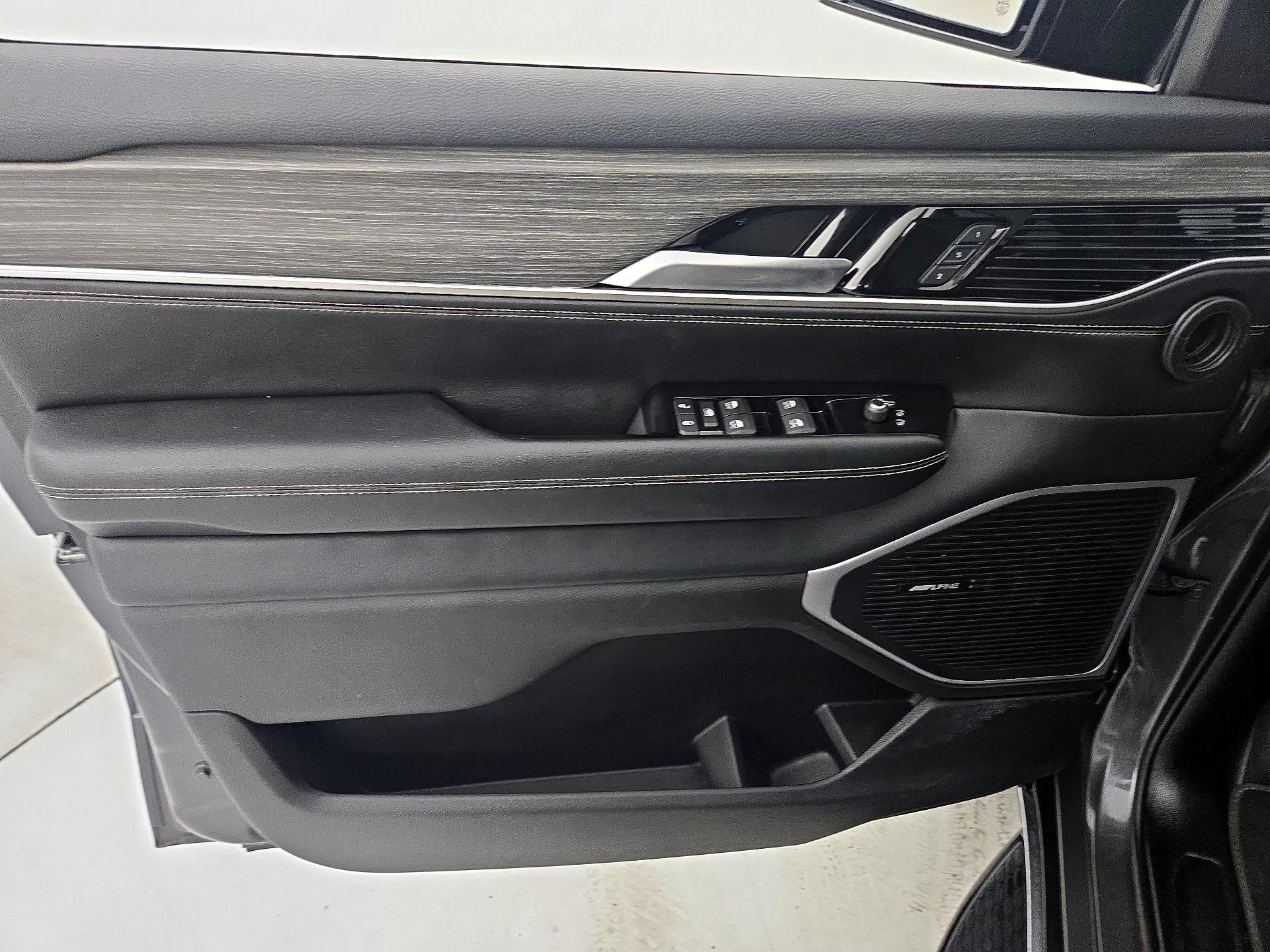 Thumbnail: 2024 Jeep Wagoneer - 12