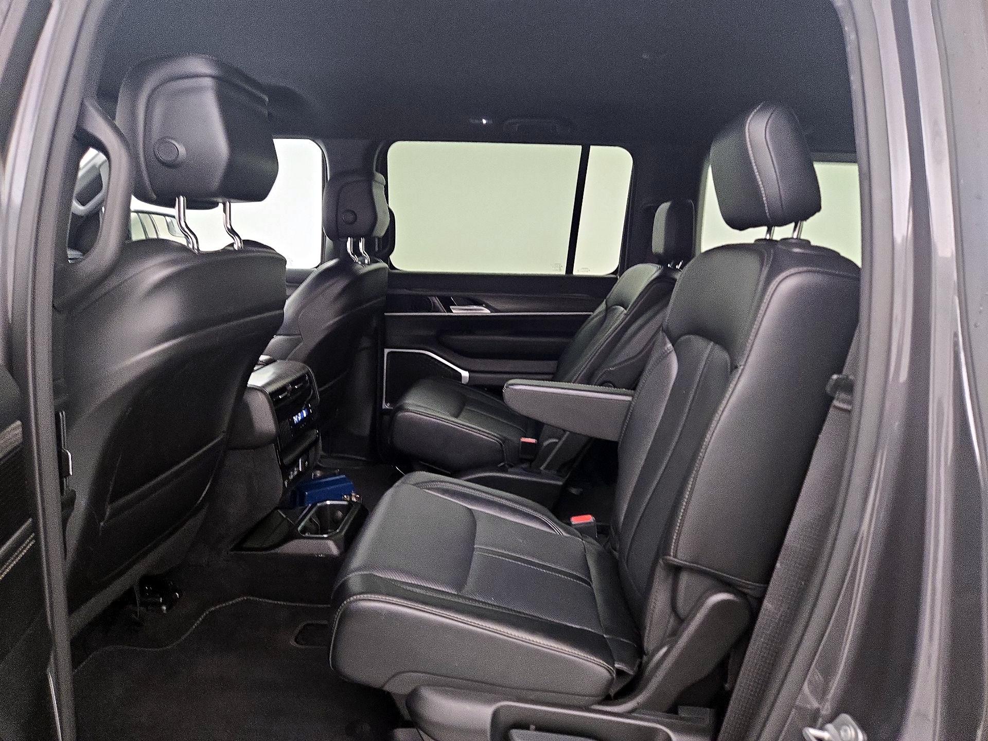 Thumbnail: 2024 Jeep Wagoneer - 20