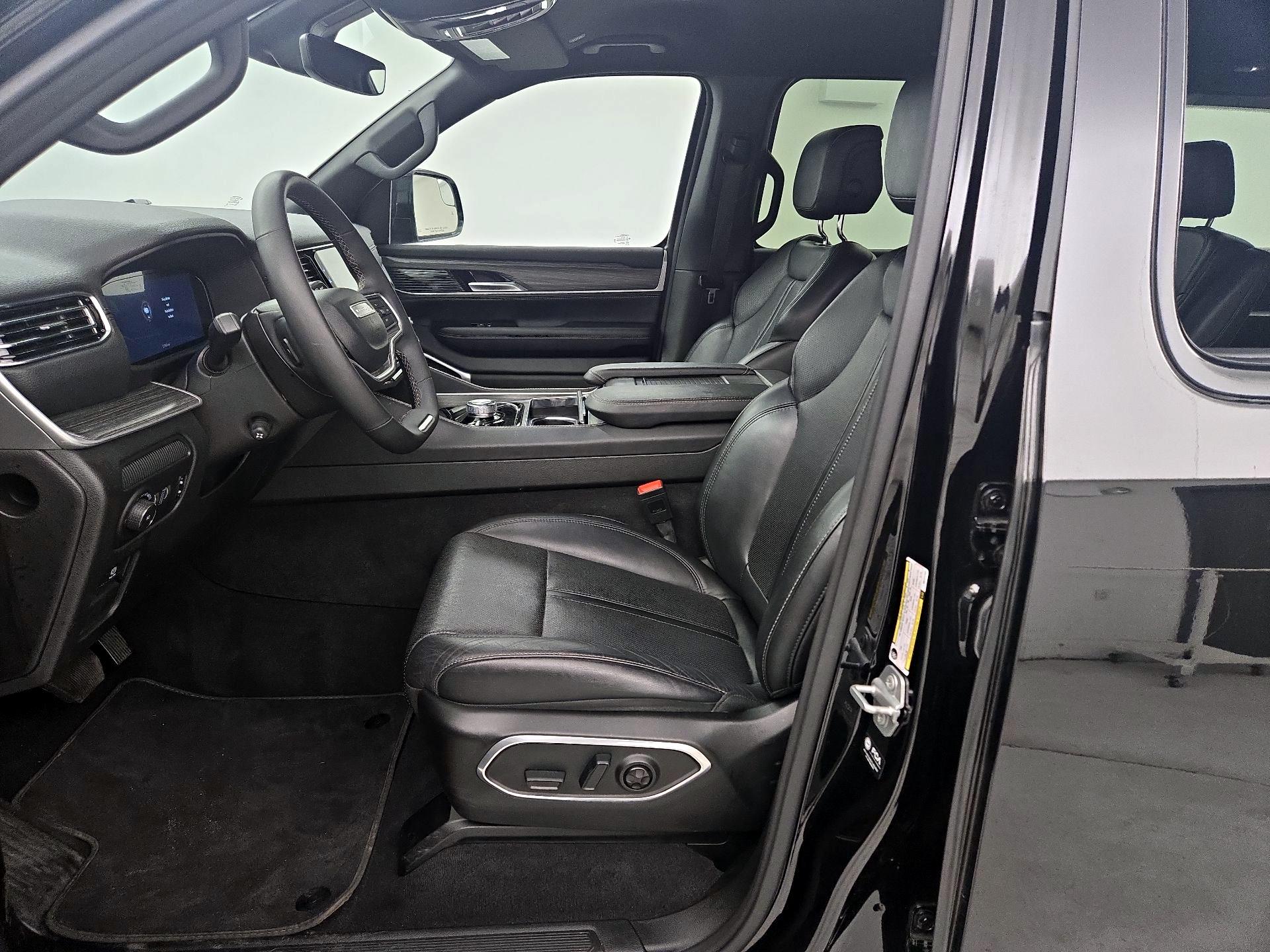 Thumbnail: 2024 Jeep Wagoneer - 11