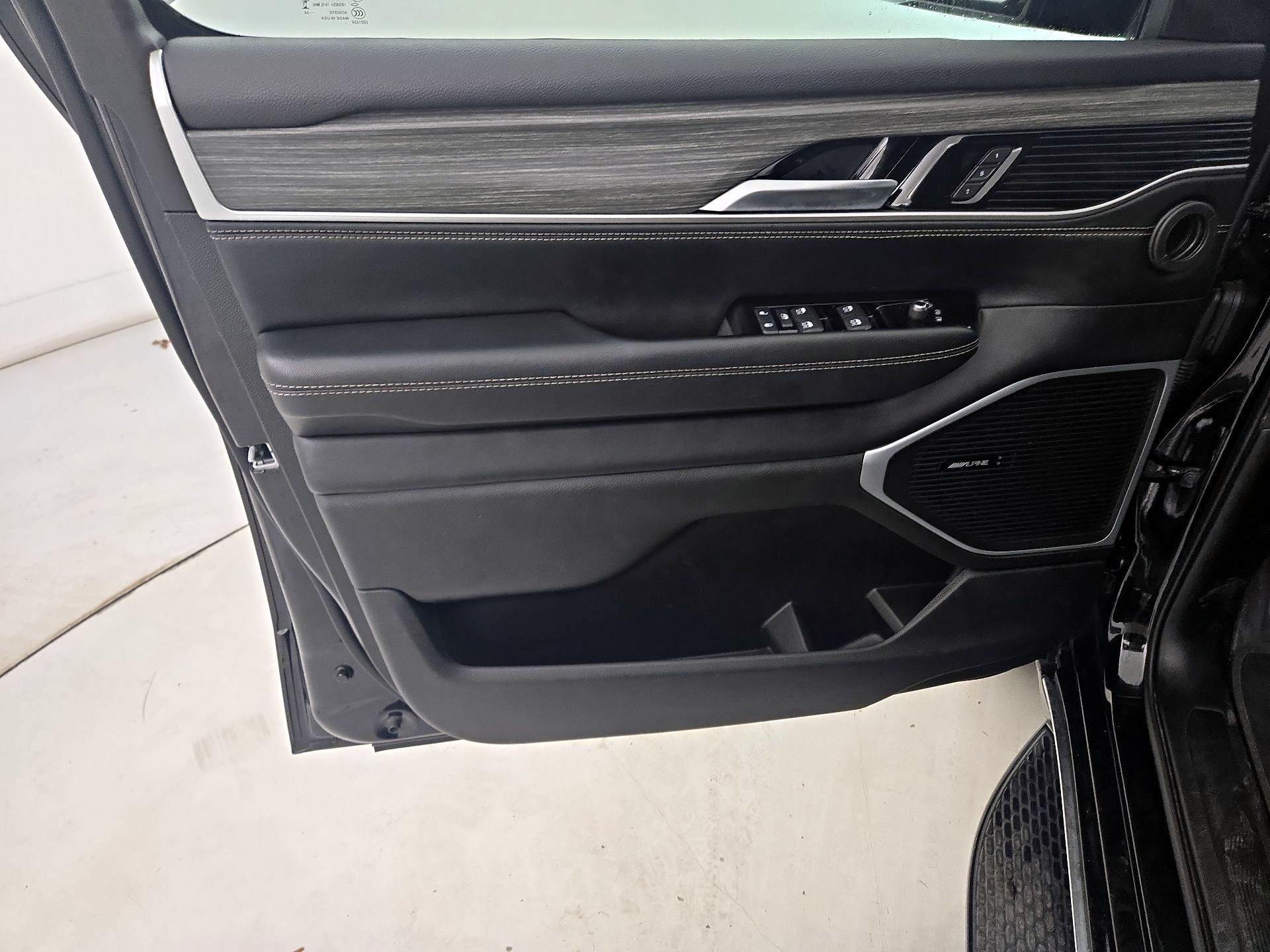 Thumbnail: 2024 Jeep Wagoneer - 12