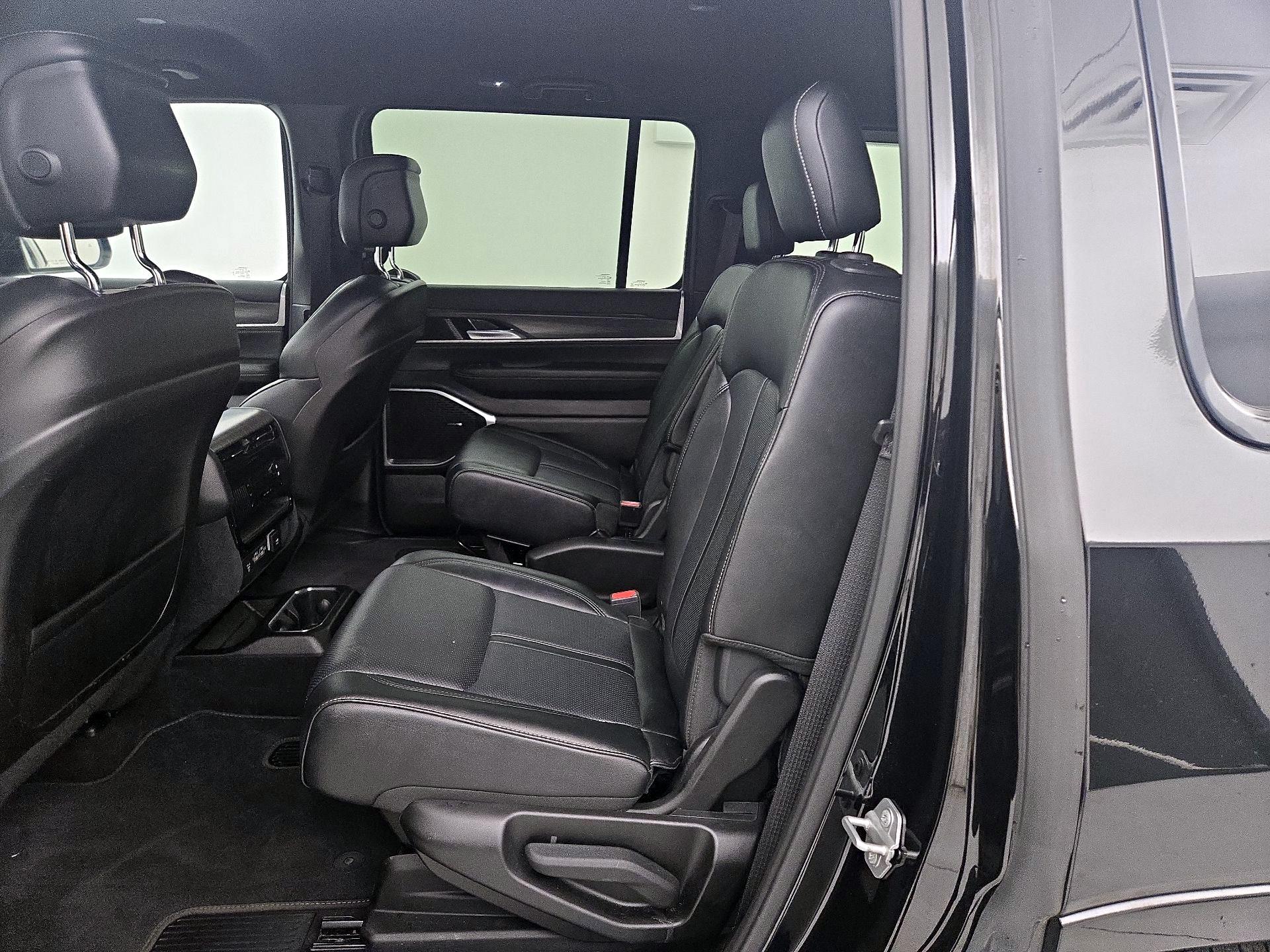 Thumbnail: 2024 Jeep Wagoneer - 20