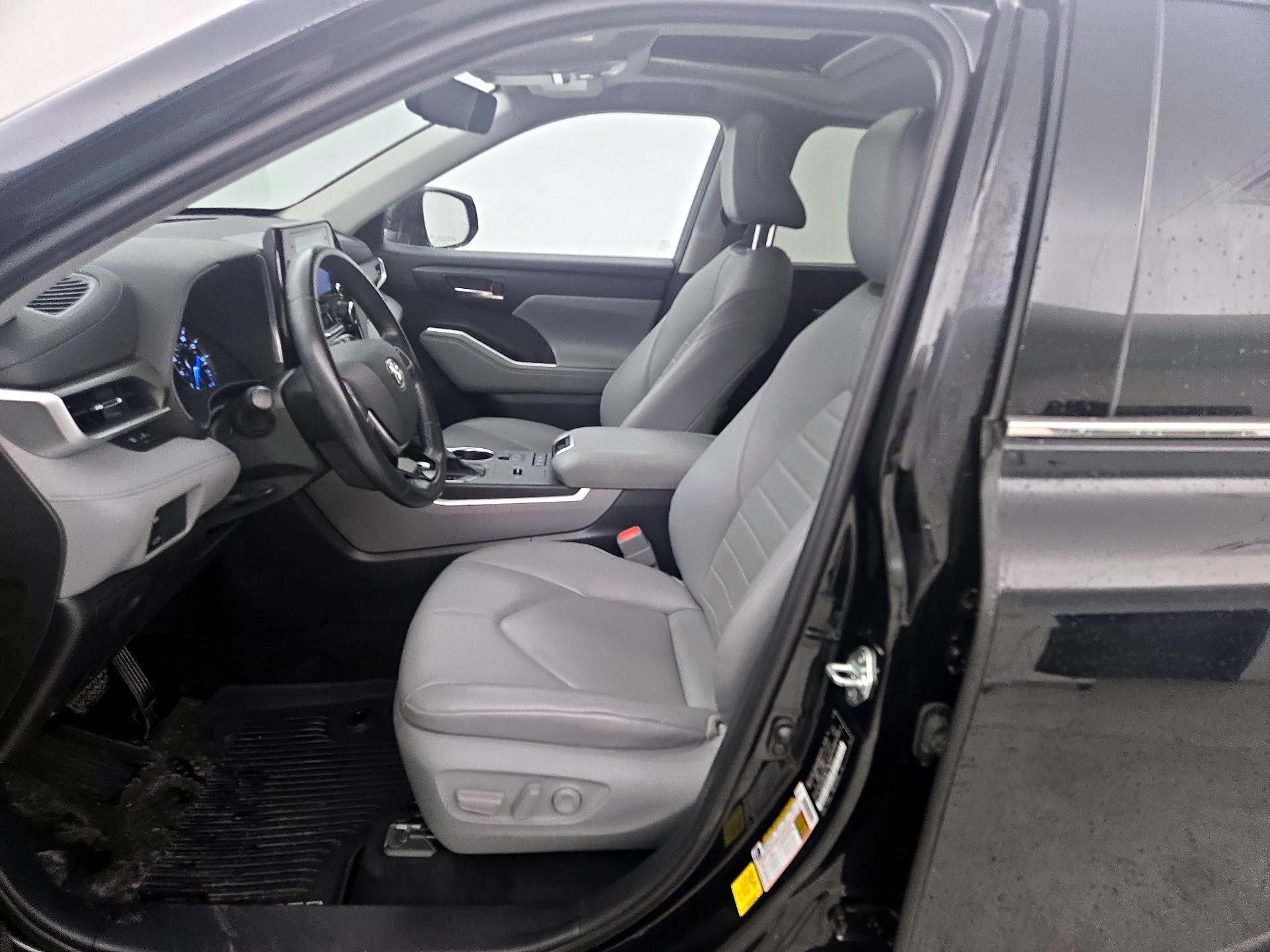 Thumbnail: 2021 Toyota Highlander - 11